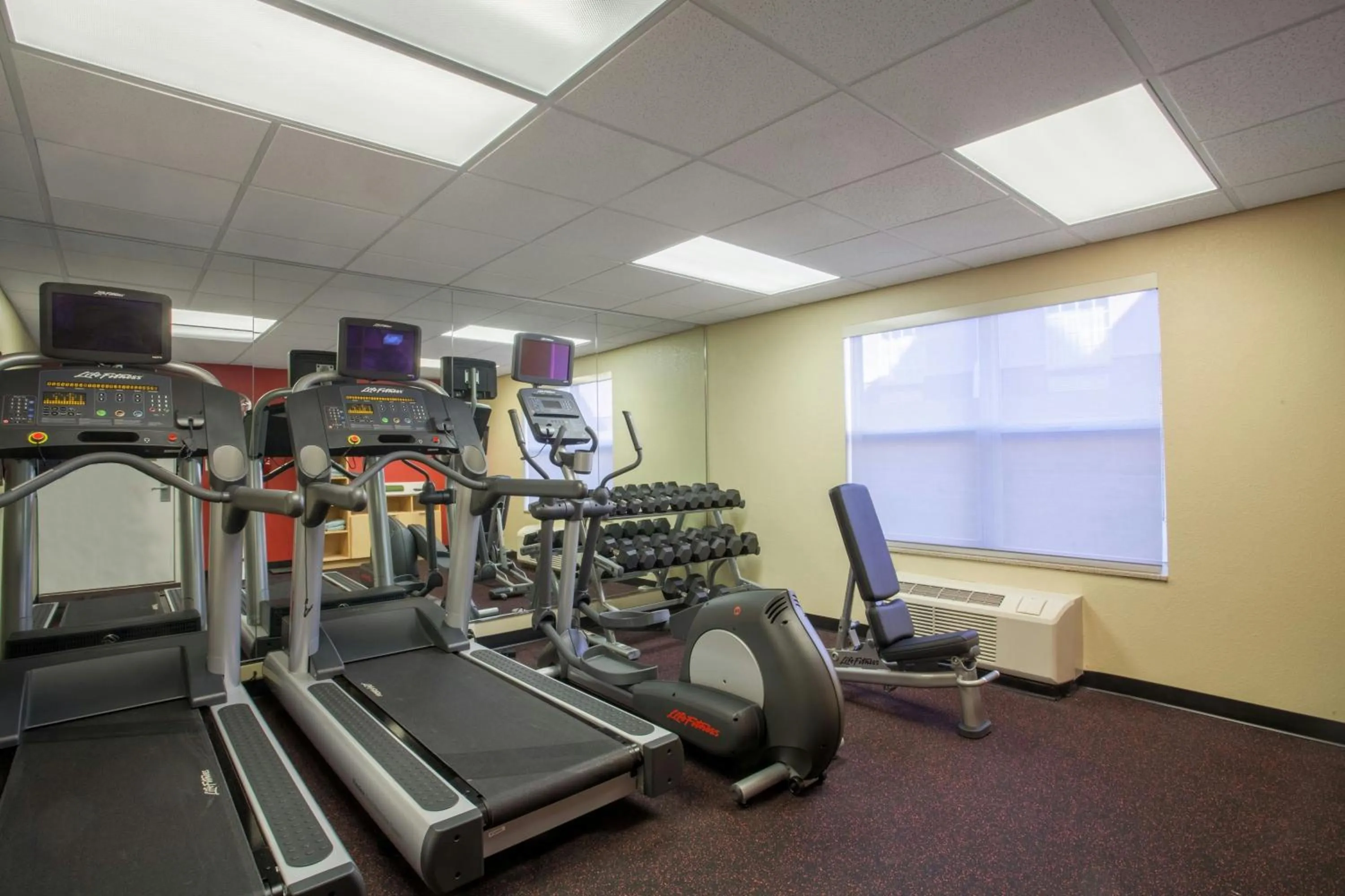 Fitness centre/facilities in TownePlace Suites Huntsville