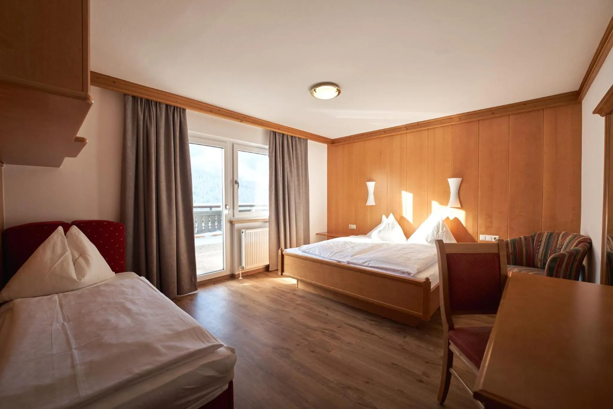 Photo of the whole room, Bed in Pension Vier Jahreszeiten