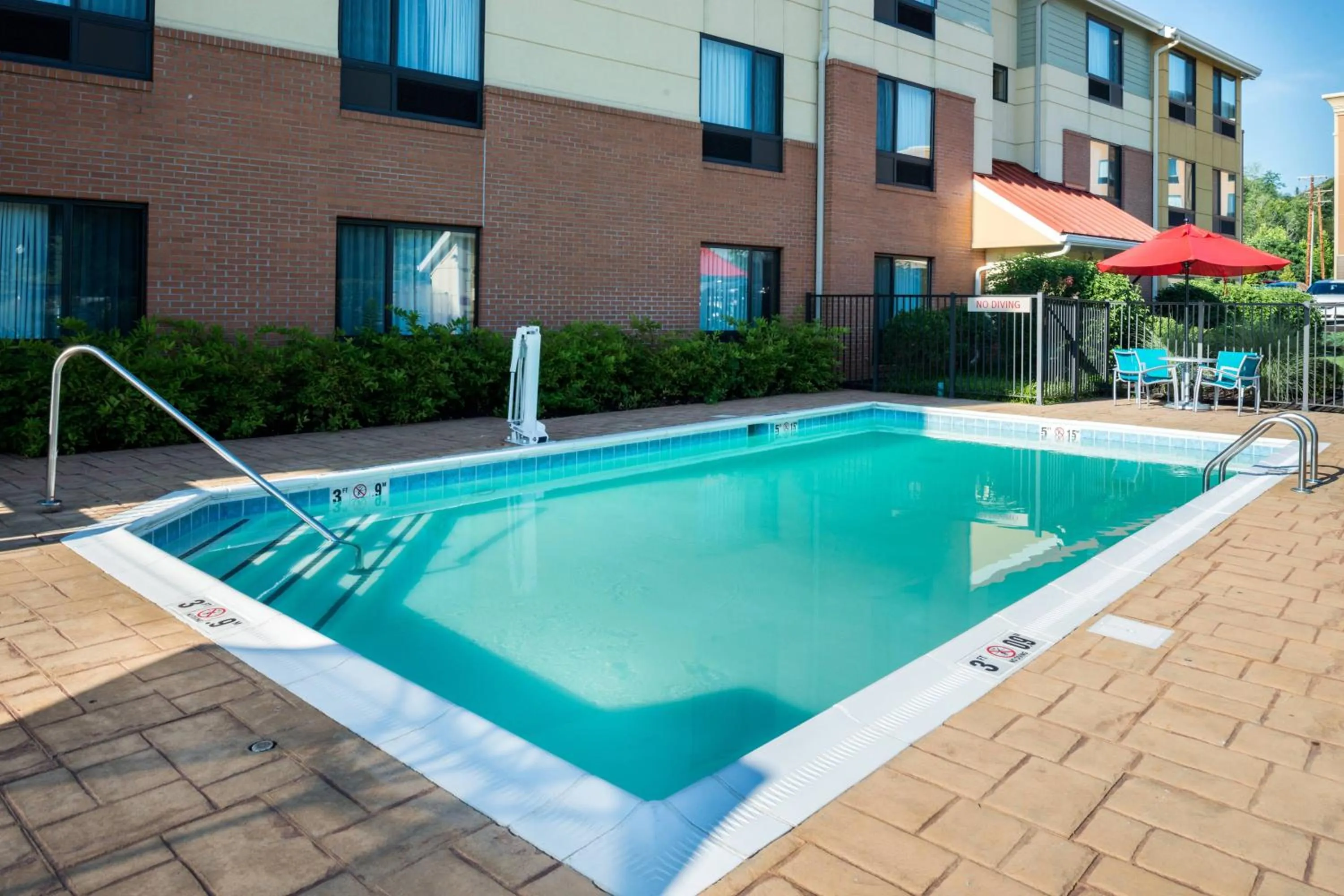 Swimming pool in TownePlace Suites Huntington