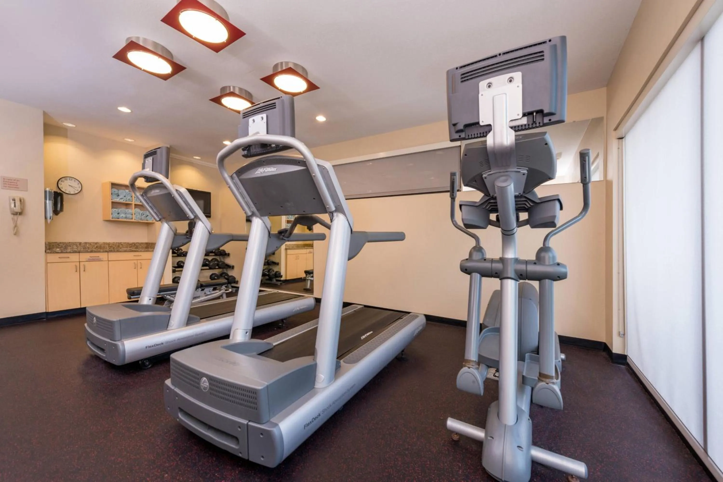 Fitness centre/facilities in TownePlace Suites Huntington