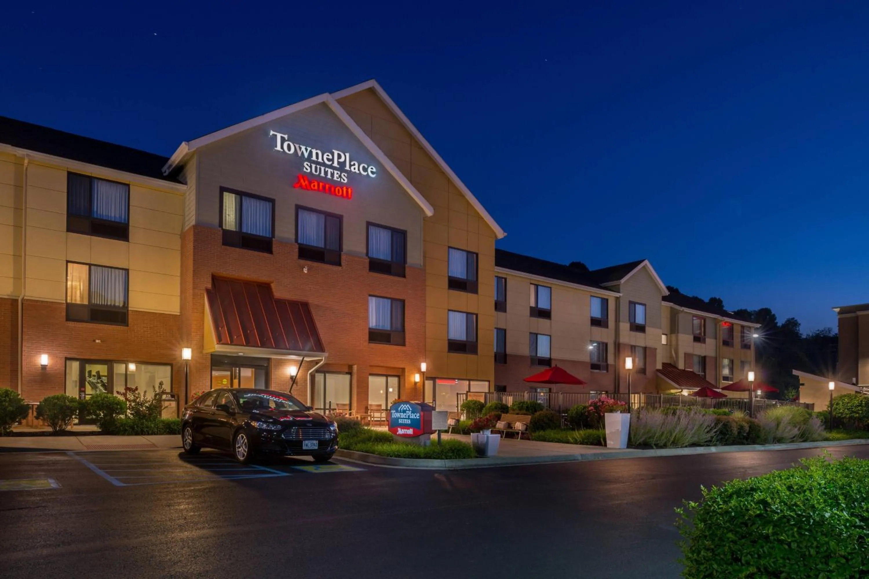Property building in TownePlace Suites Huntington