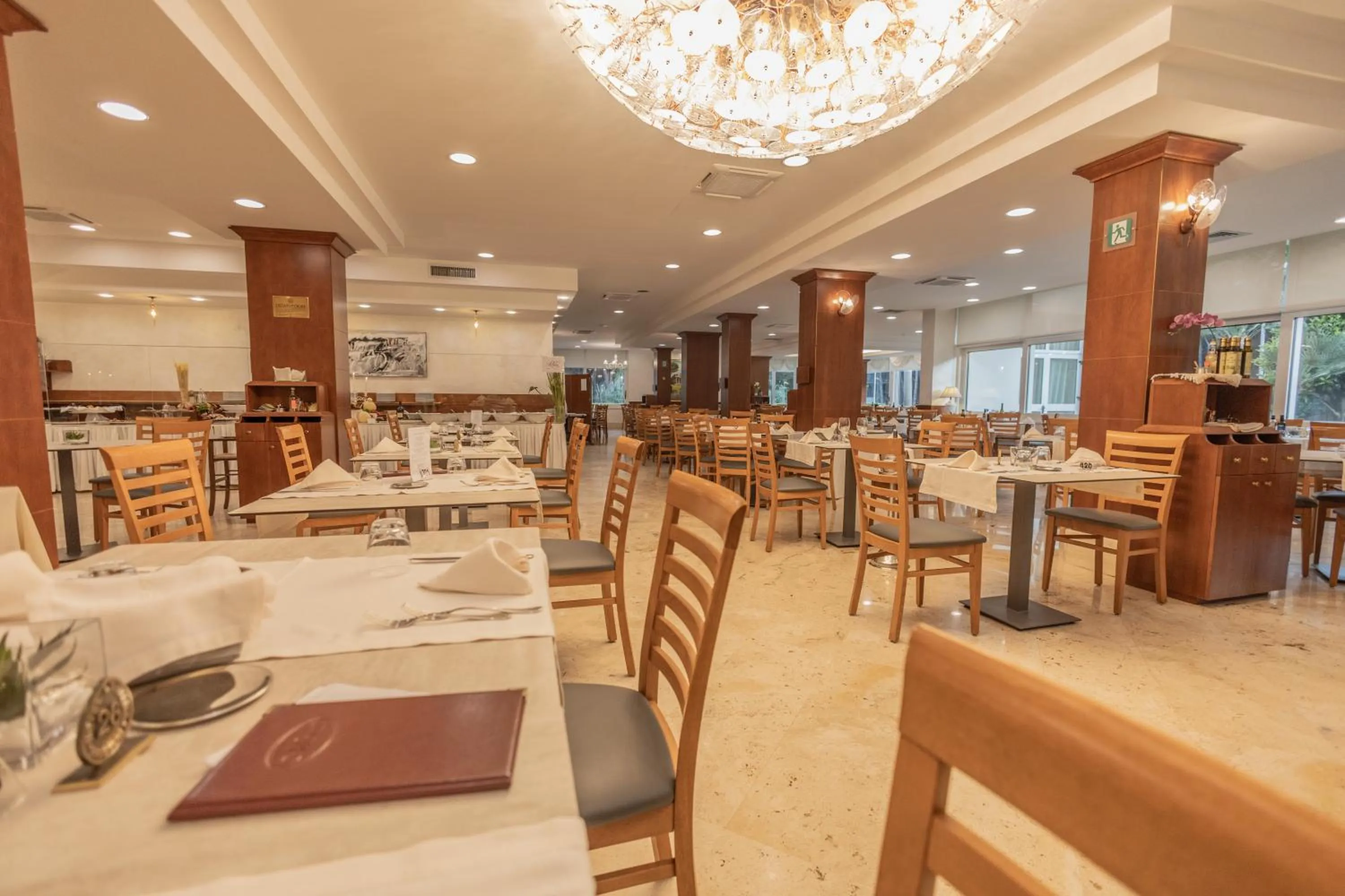 Restaurant/places to eat in Hotel Le Palme