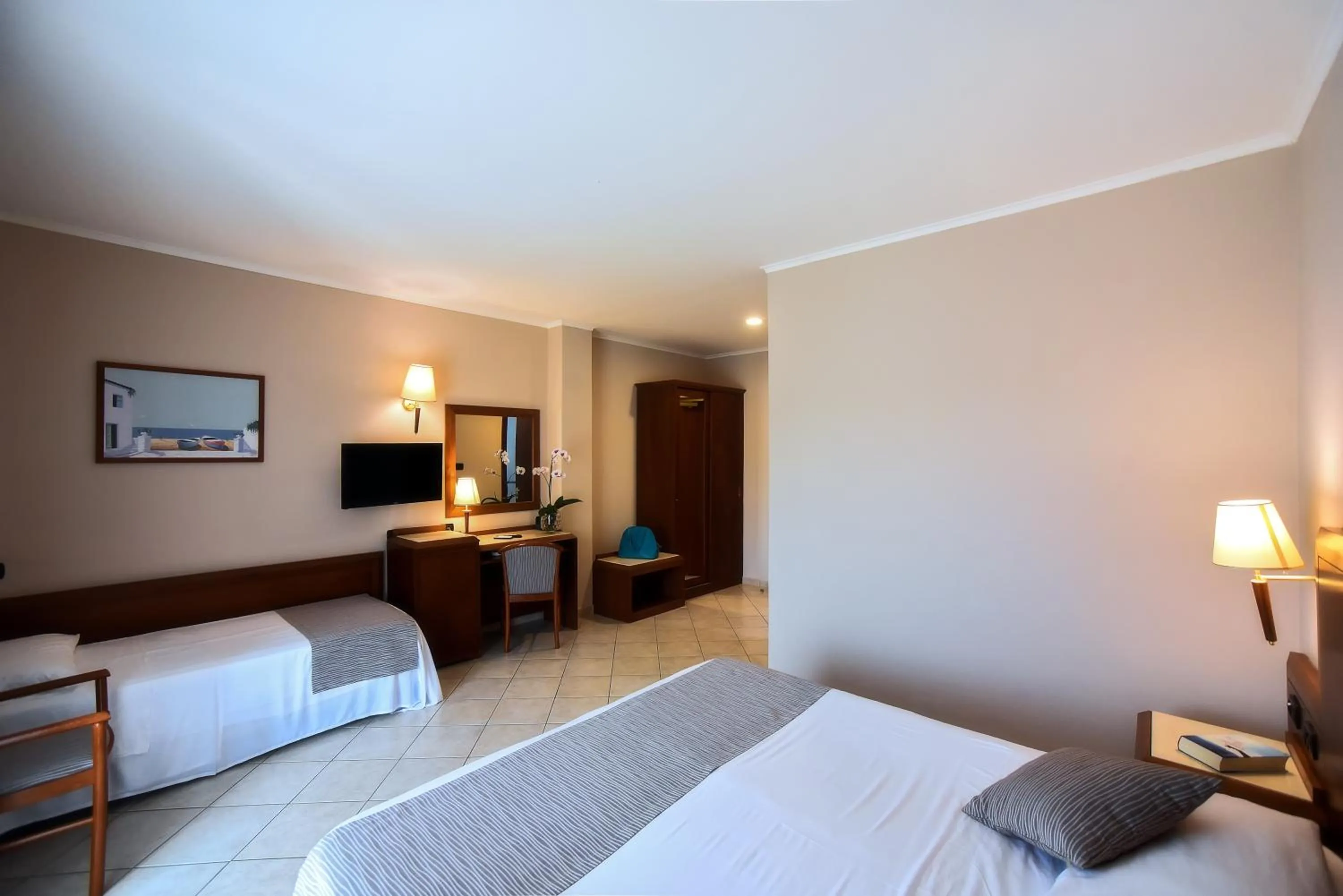 Photo of the whole room, Bed in Hotel Le Palme