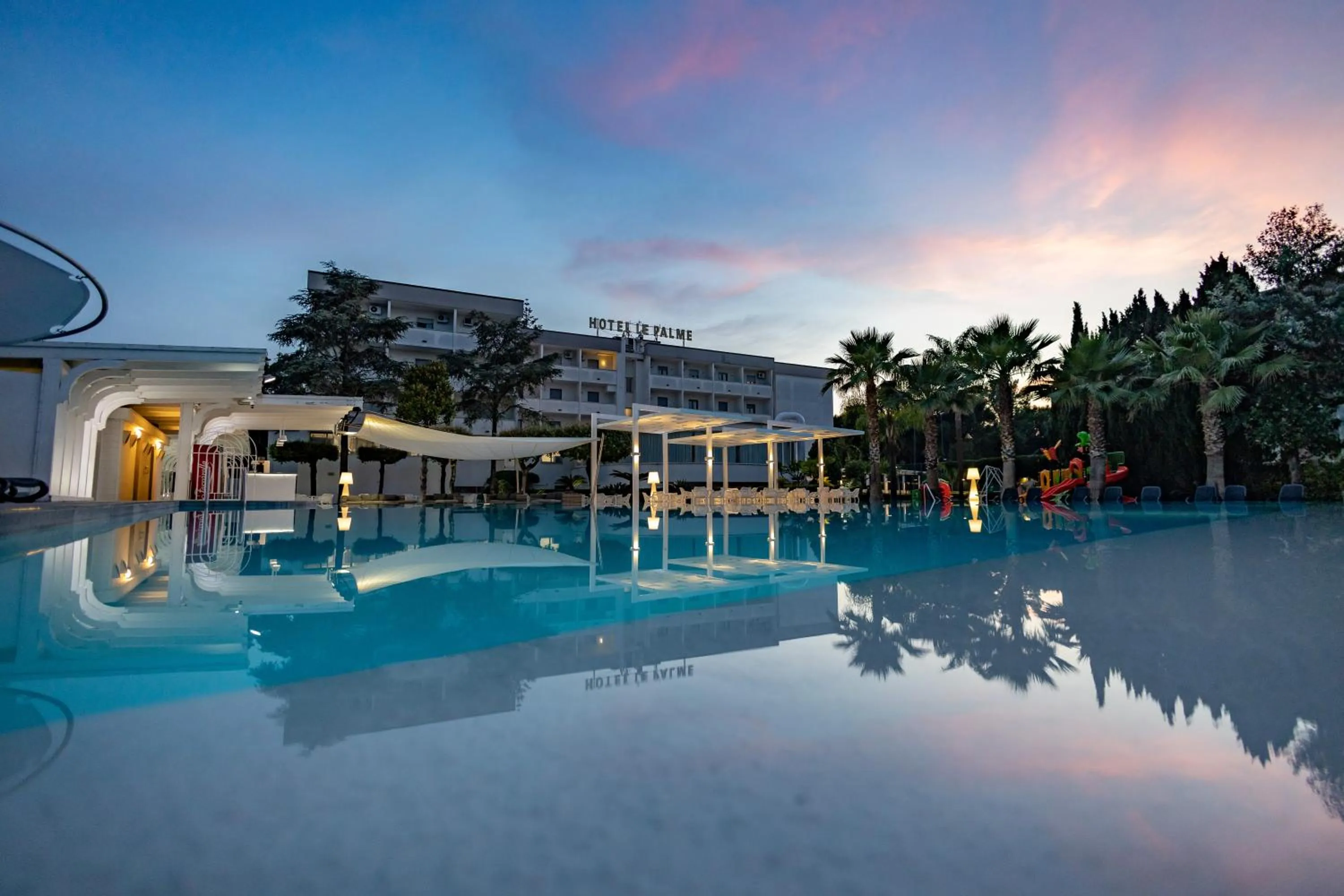 Swimming pool in Hotel Le Palme