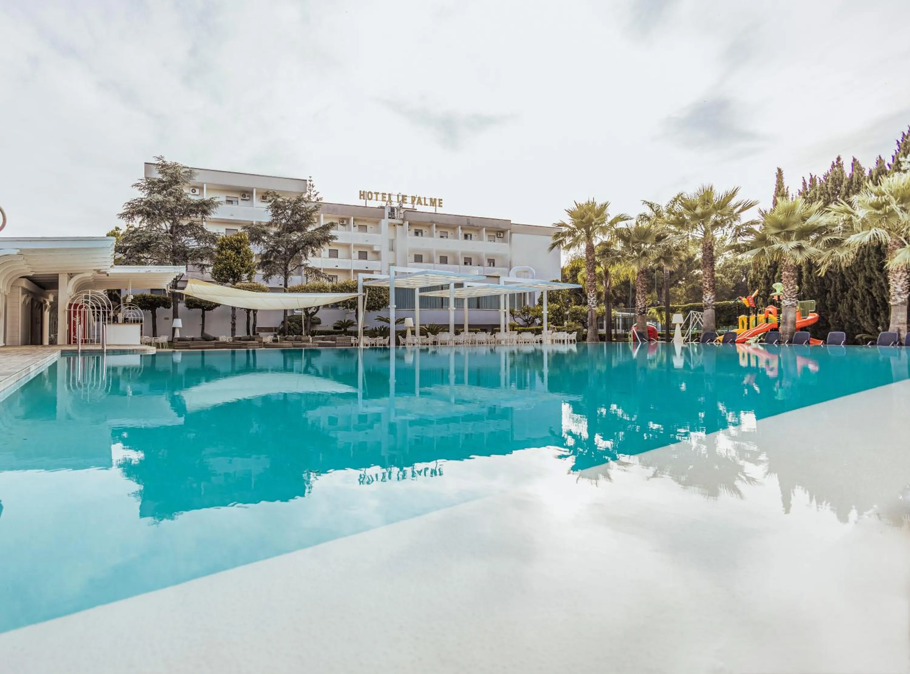 Swimming pool in Hotel Le Palme