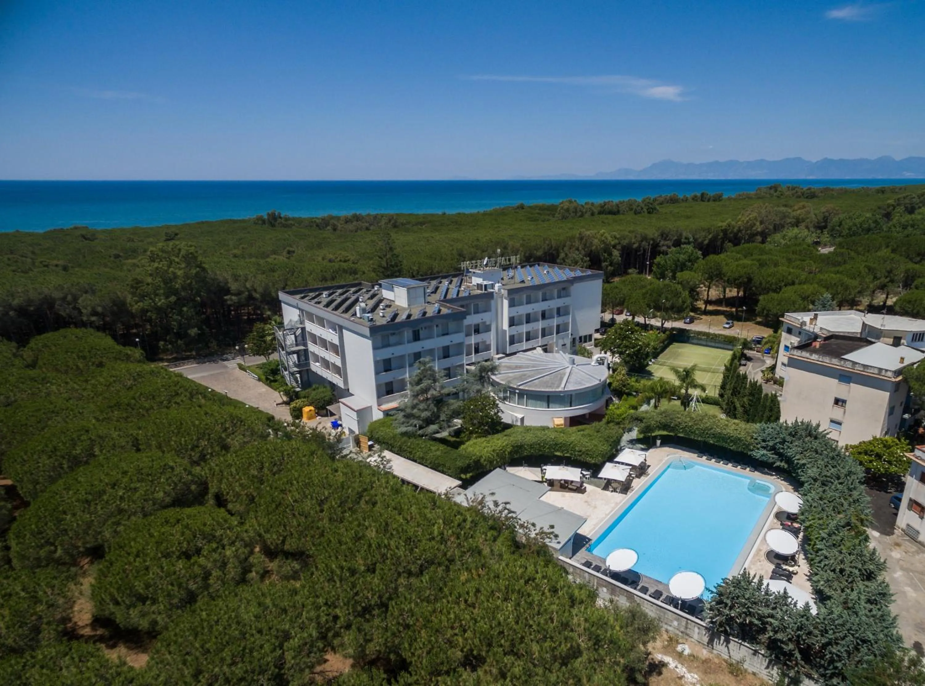 Property building in Hotel Le Palme
