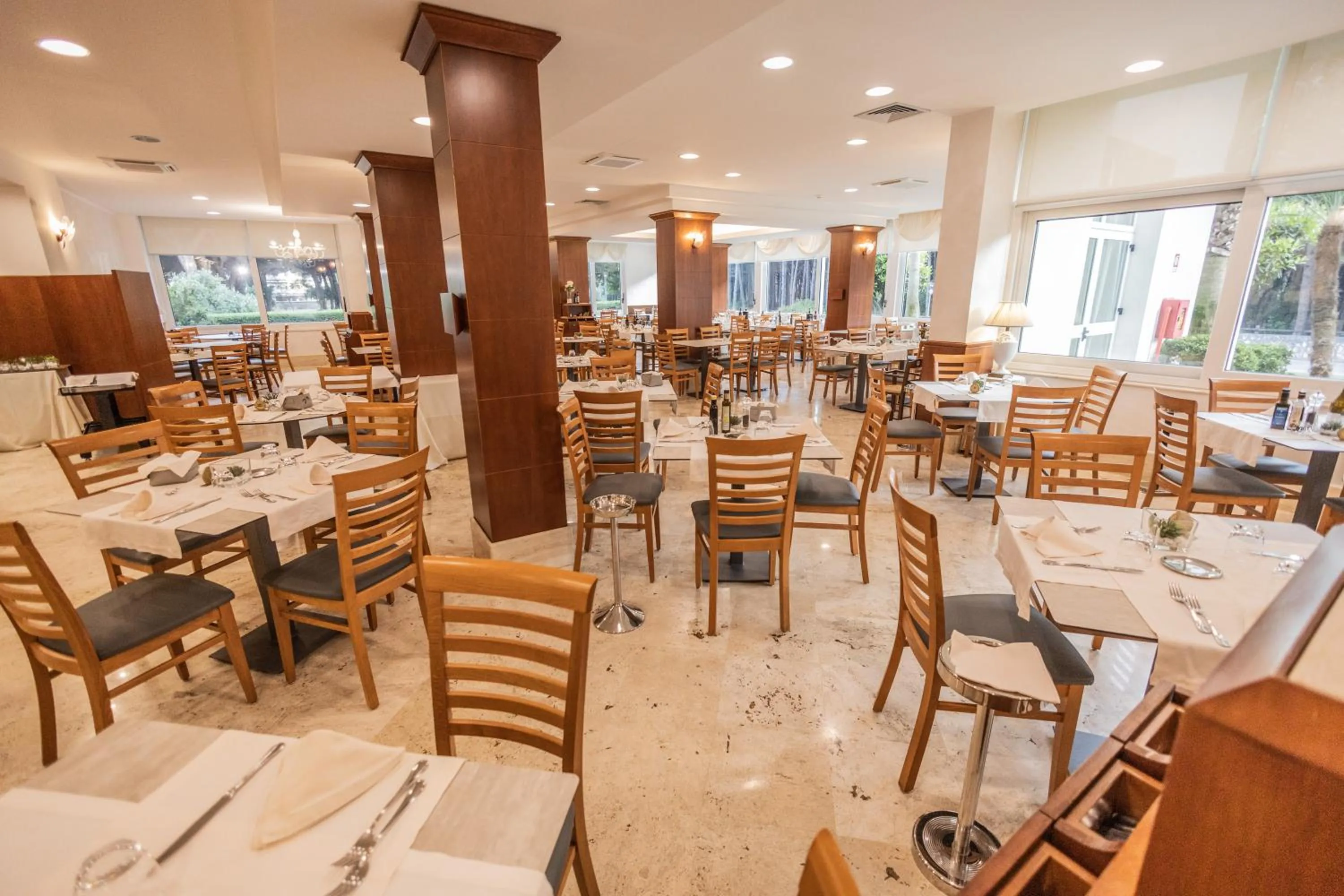 Restaurant/places to eat in Hotel Le Palme