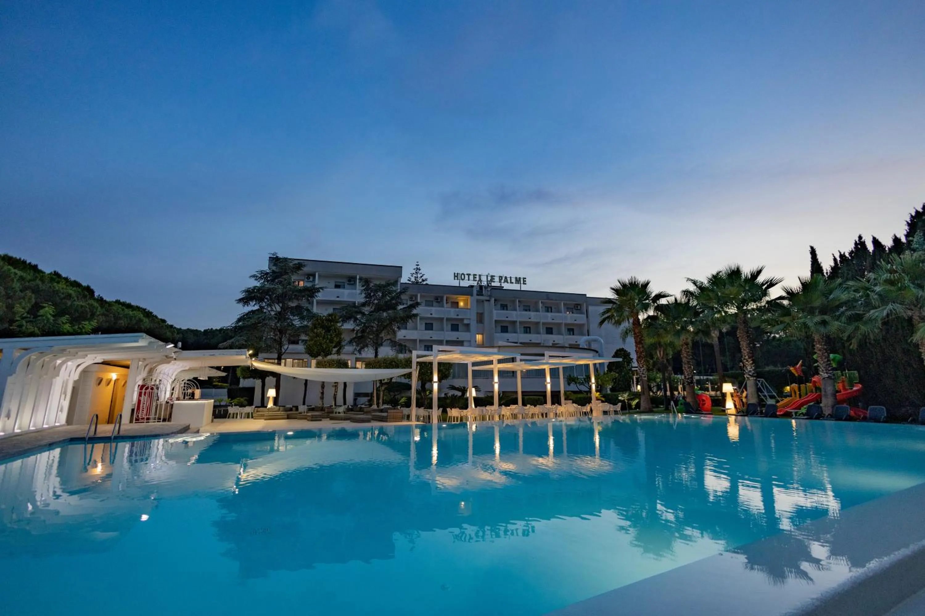 Swimming pool in Hotel Le Palme