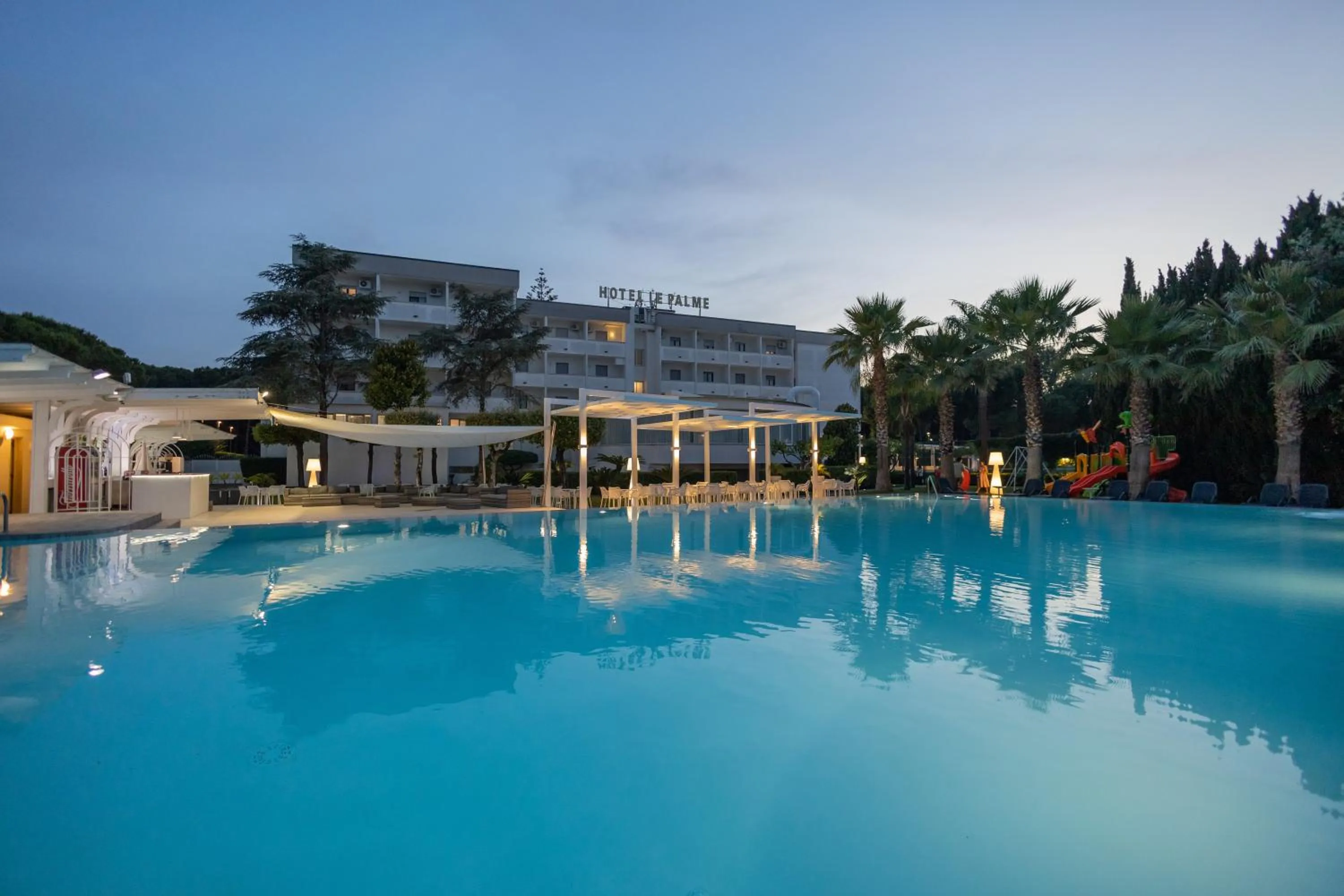 Swimming pool in Hotel Le Palme