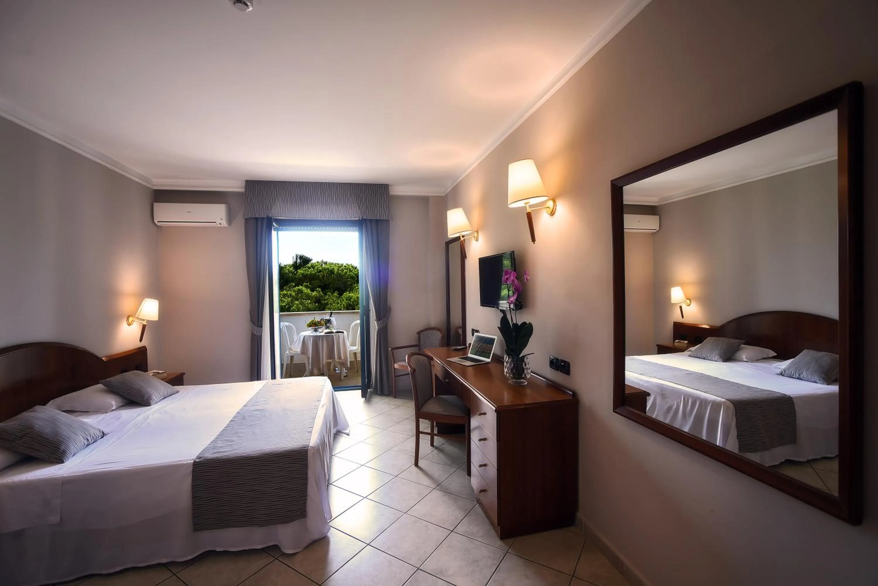 Bed in Hotel Le Palme