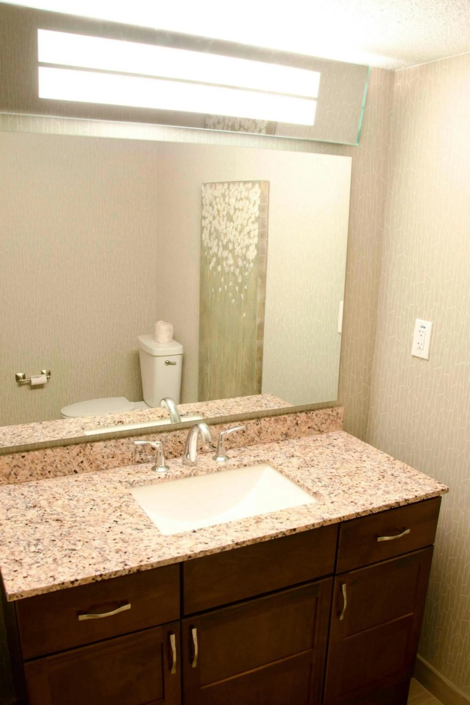 Bathroom in Courtyard Waterbury Downtown