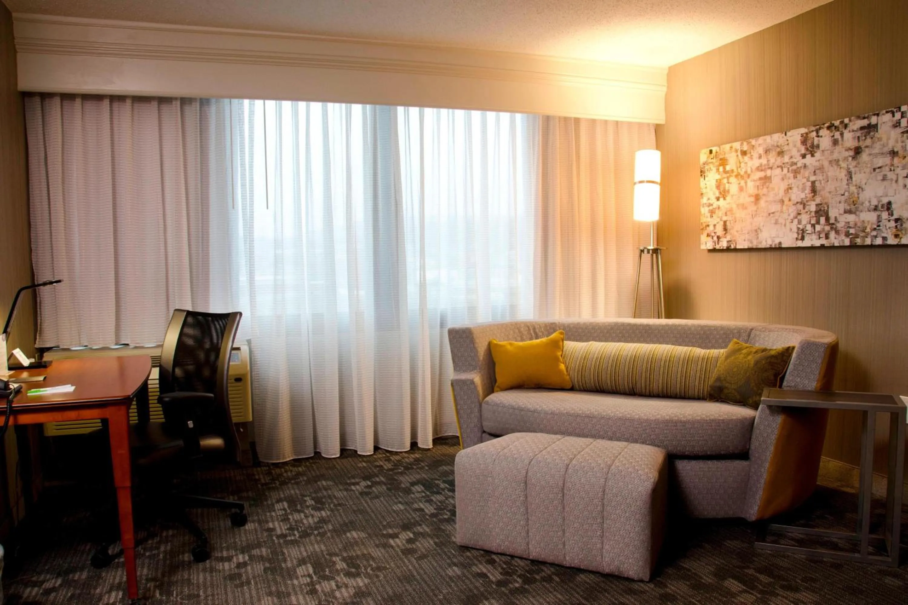 Photo of the whole room in Courtyard Waterbury Downtown