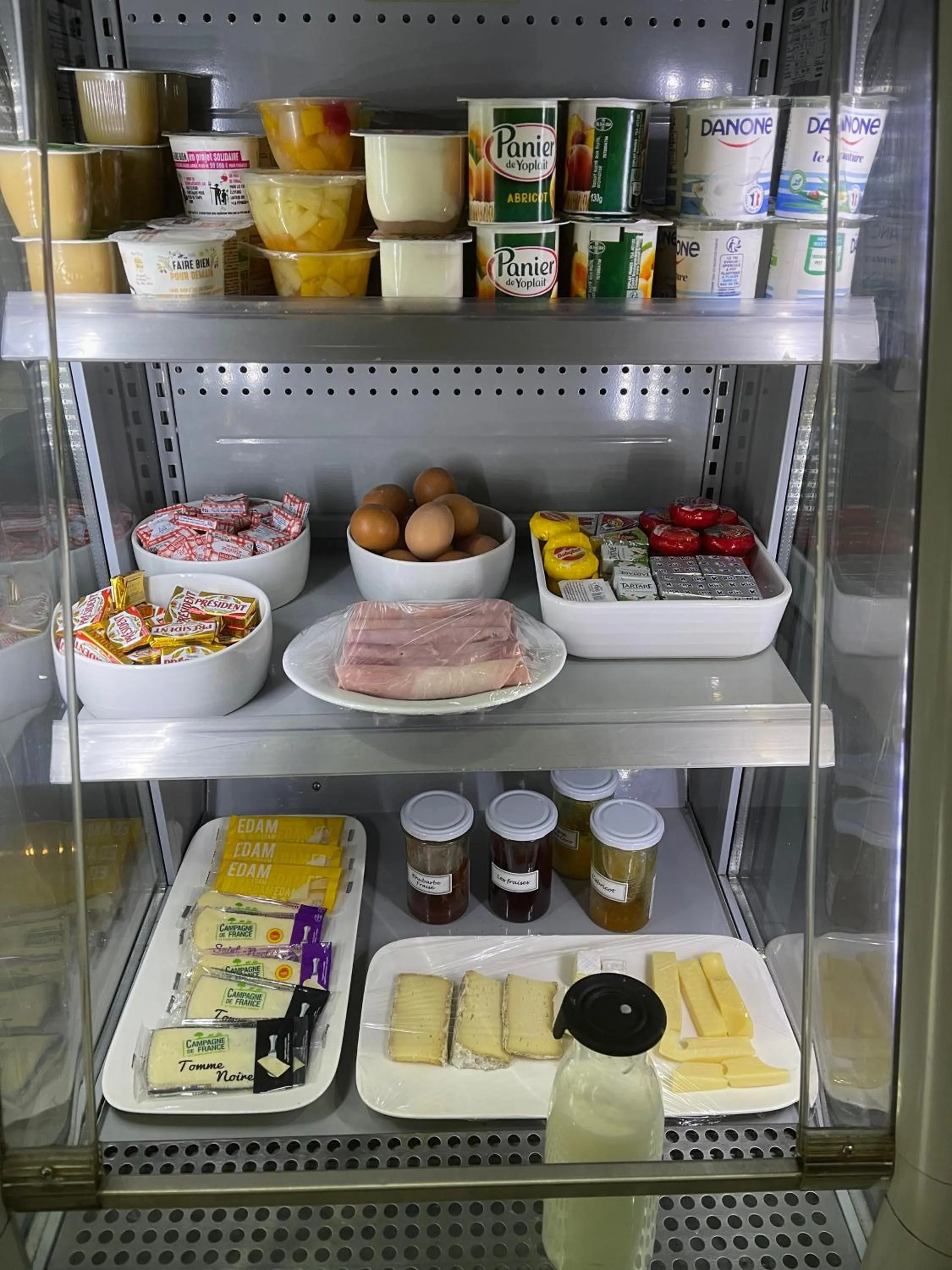 Buffet breakfast in Tipi