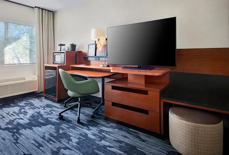 TV and multimedia in Fairfield by Marriott Inn & Suites Wallingford New Haven