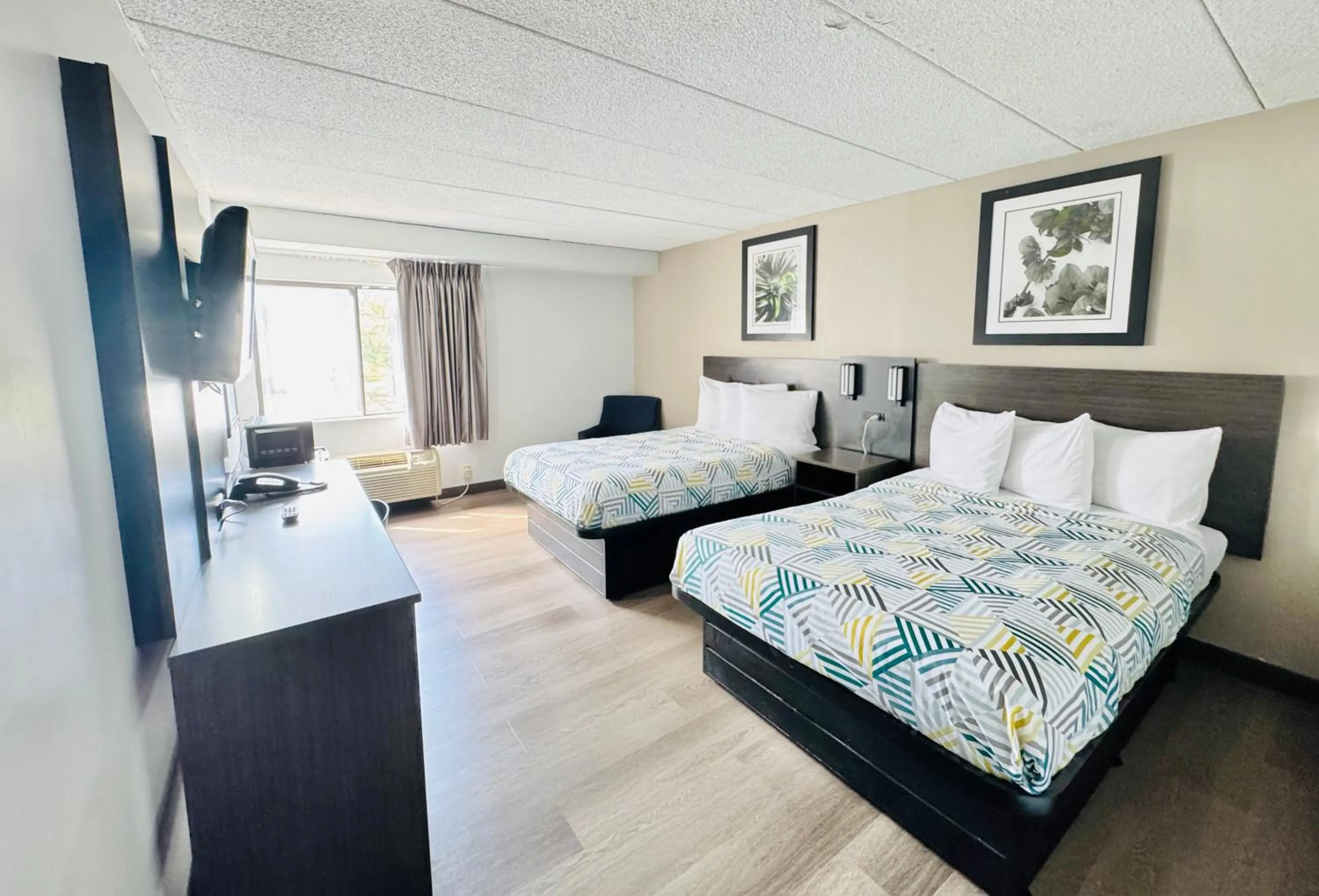 Bedroom, Bed in Motel 6-Milford, CT