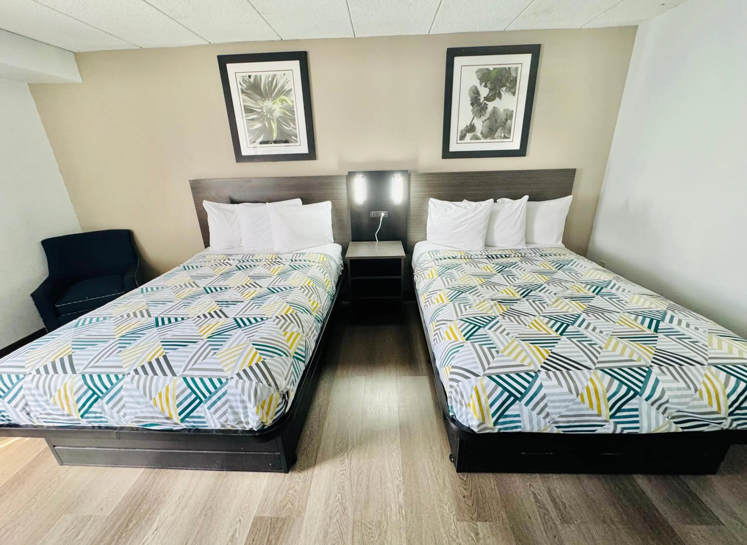 Bedroom, Bed in Motel 6-Milford, CT