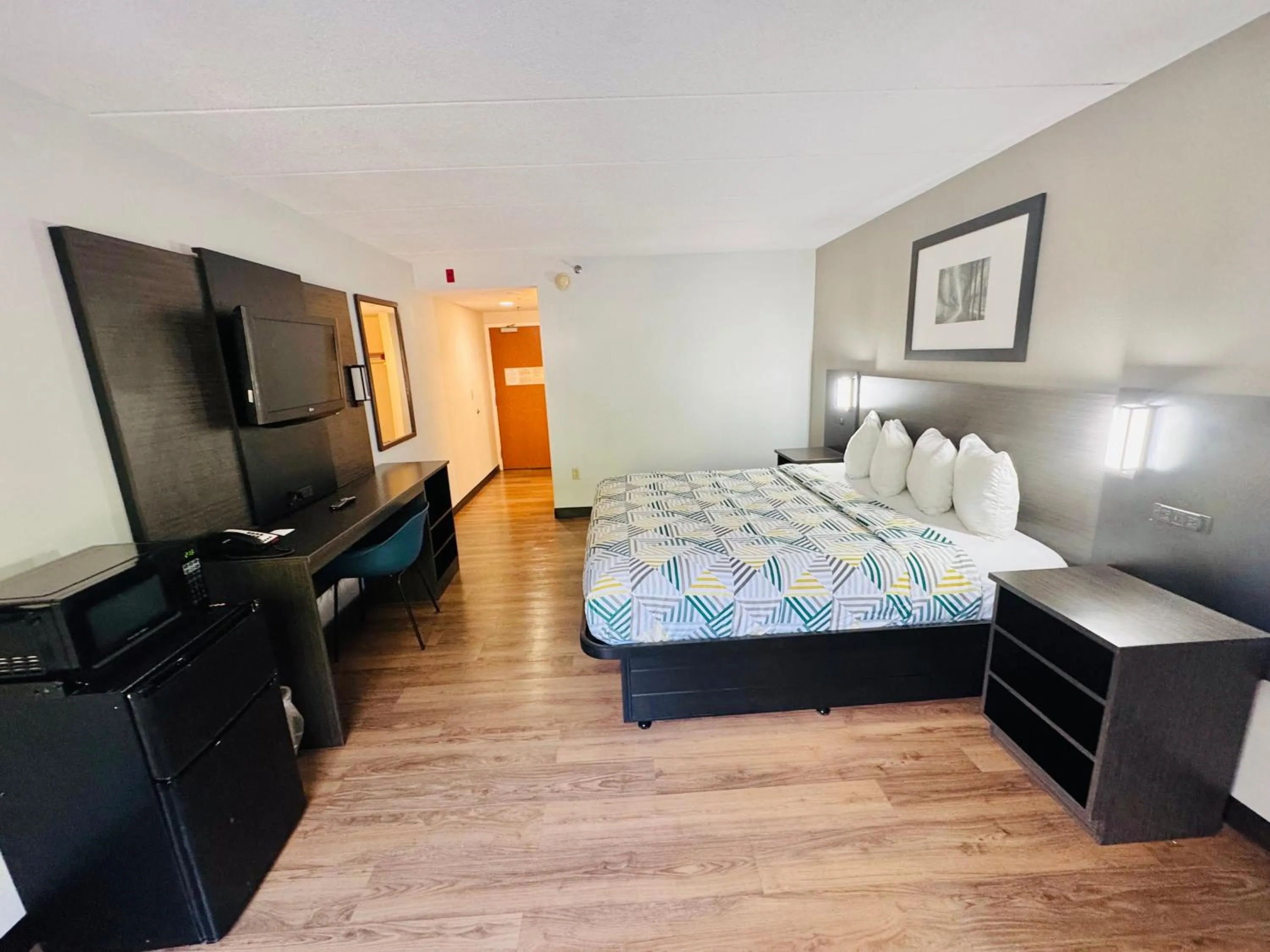 Bedroom, Bed in Motel 6-Milford, CT