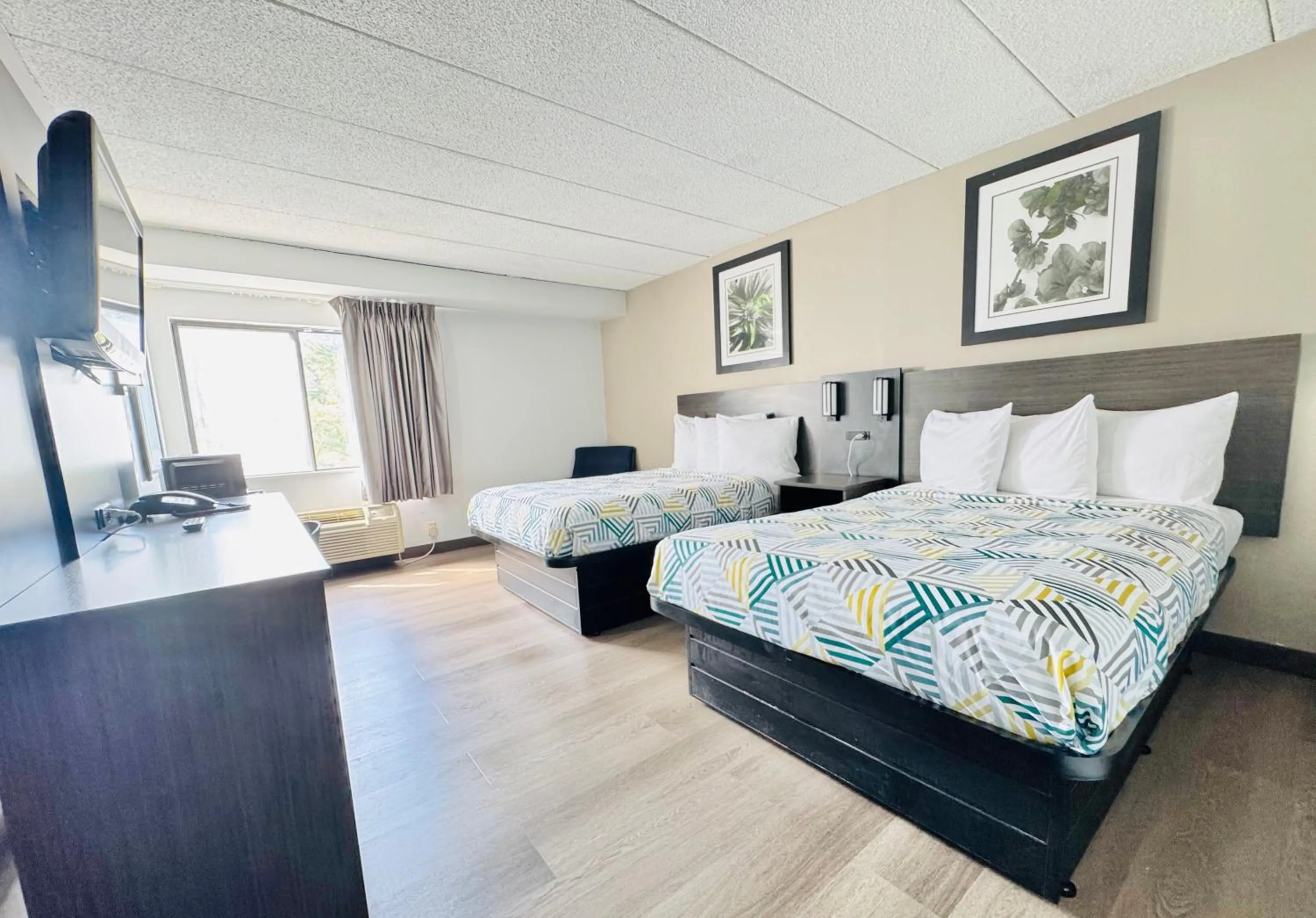 Bedroom, Bed in Motel 6-Milford, CT