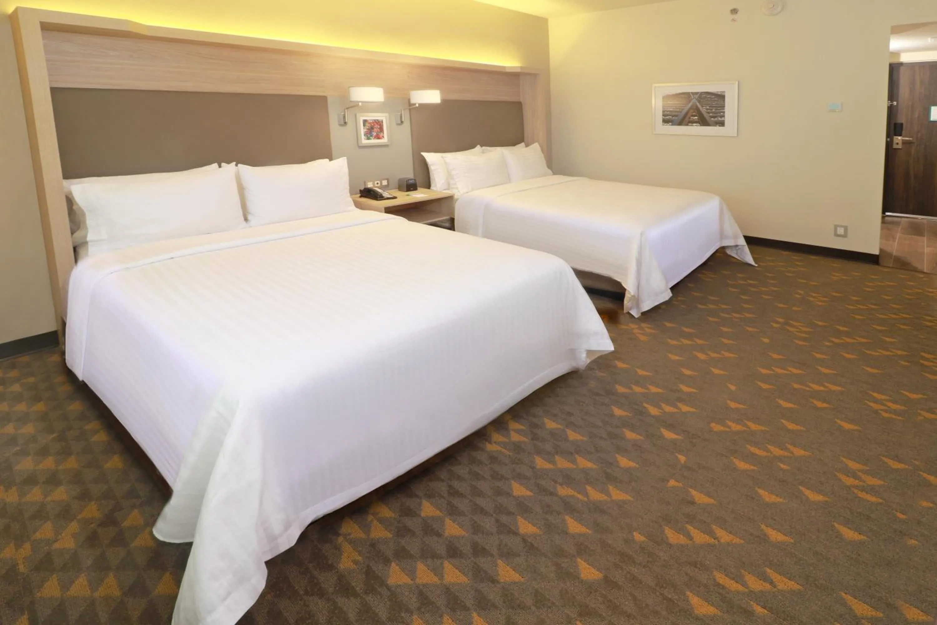 Photo of the whole room, Bed in Holiday Inn - Ciudad Juarez by IHG