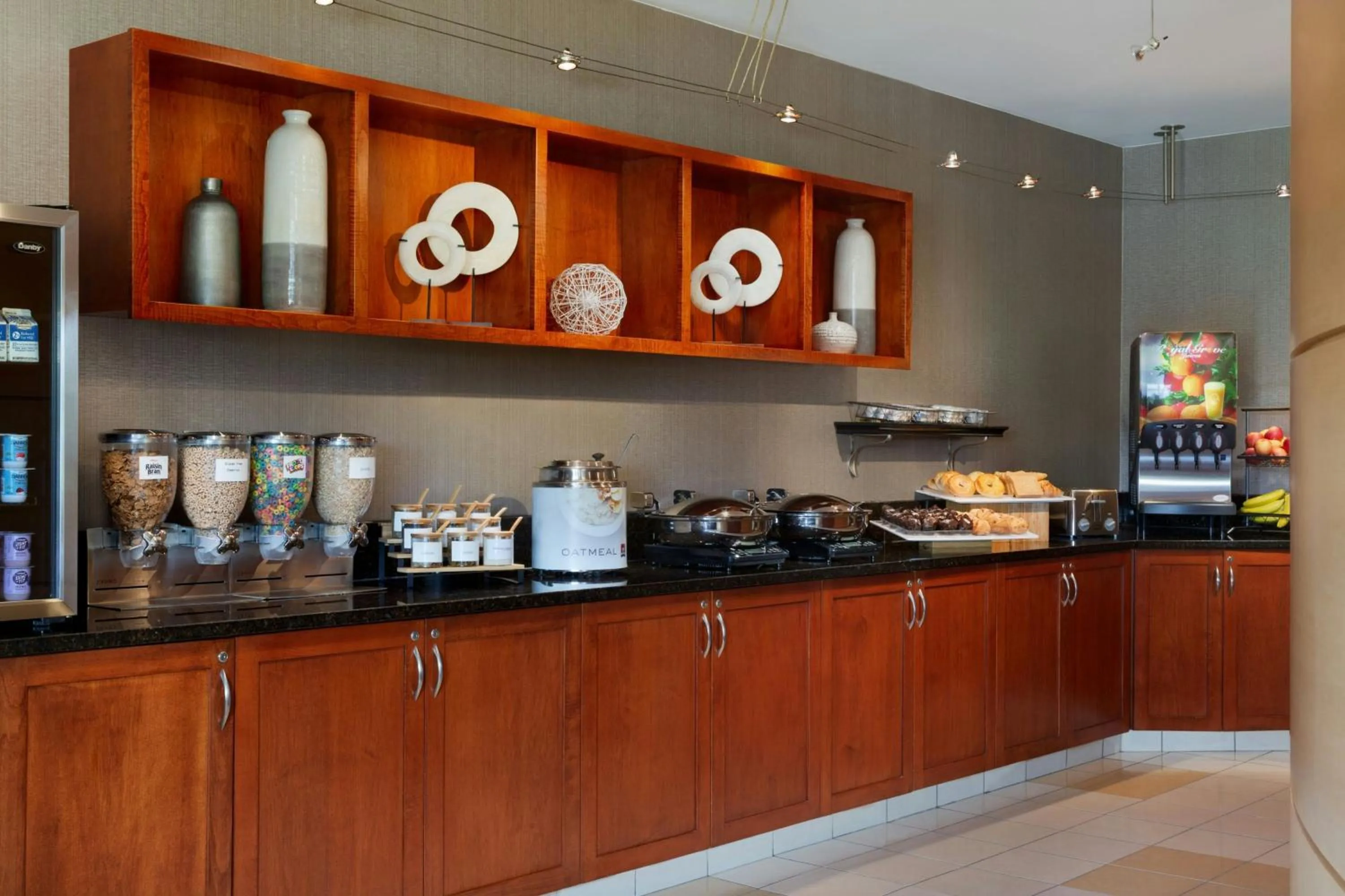 Breakfast in SpringHill Suites Dulles Airport