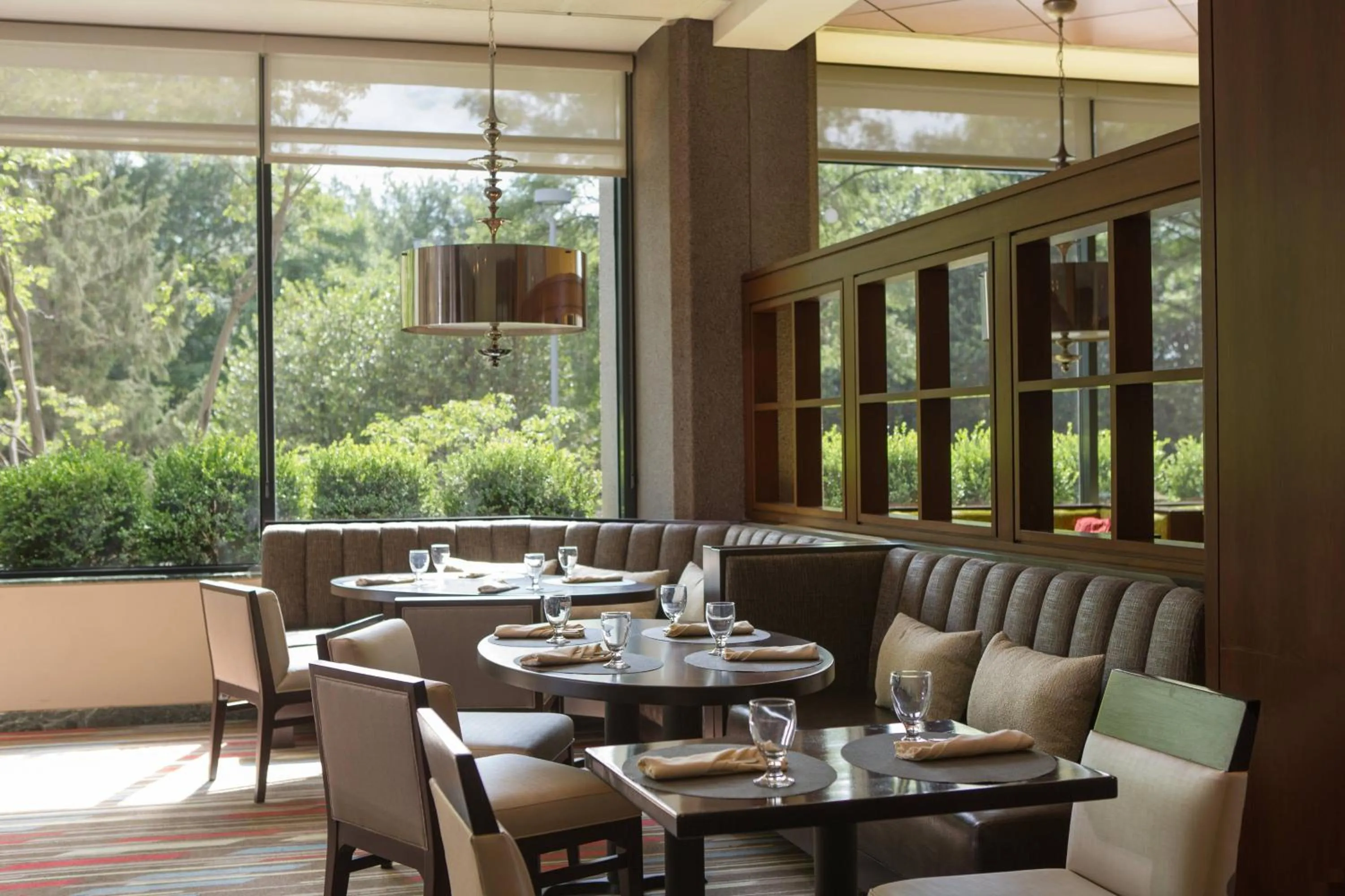 Restaurant/places to eat in Washington Dulles Marriott Suites