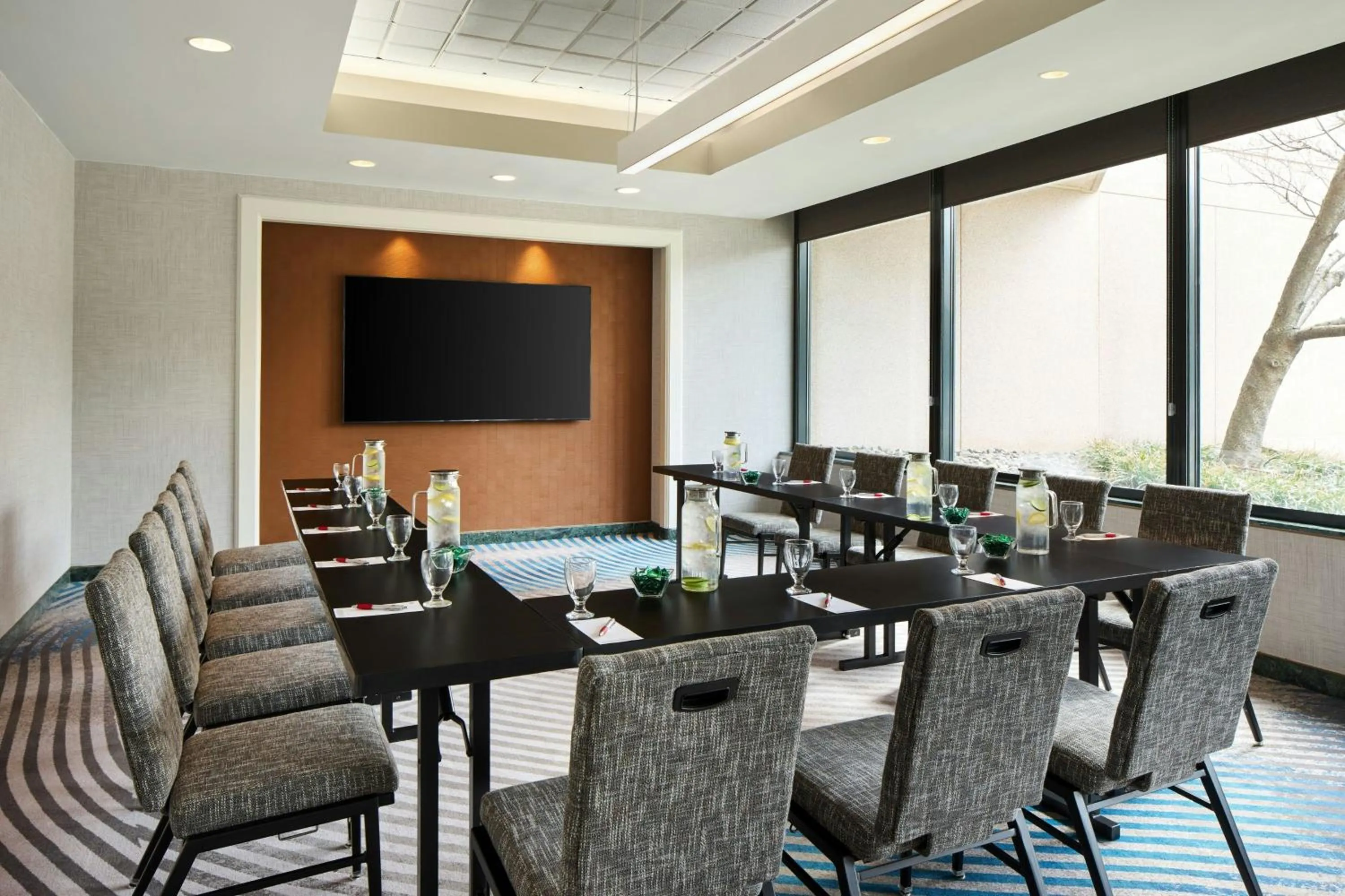 Meeting/conference room in Washington Dulles Marriott Suites