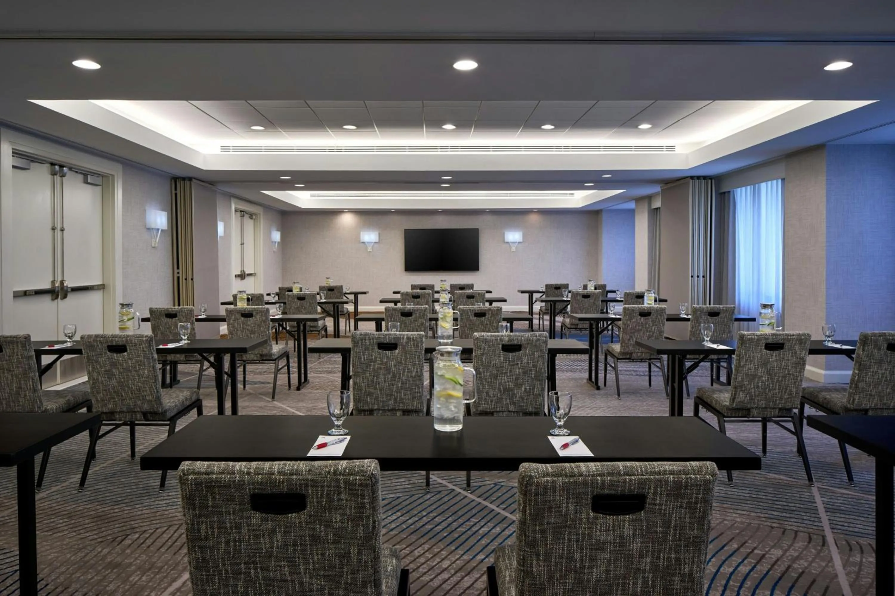 Meeting/conference room in Washington Dulles Marriott Suites