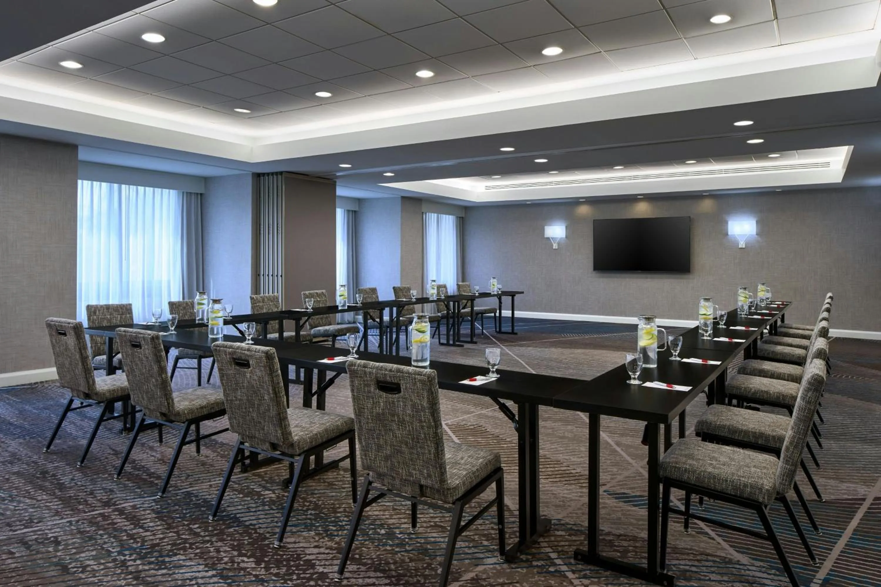 Meeting/conference room in Washington Dulles Marriott Suites