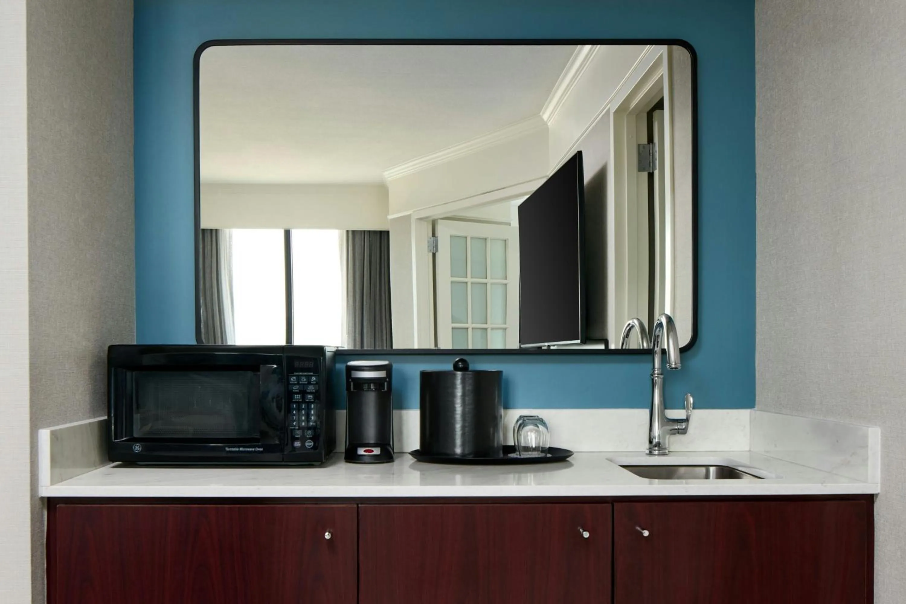 Lounge or bar in Washington Dulles Marriott Suites