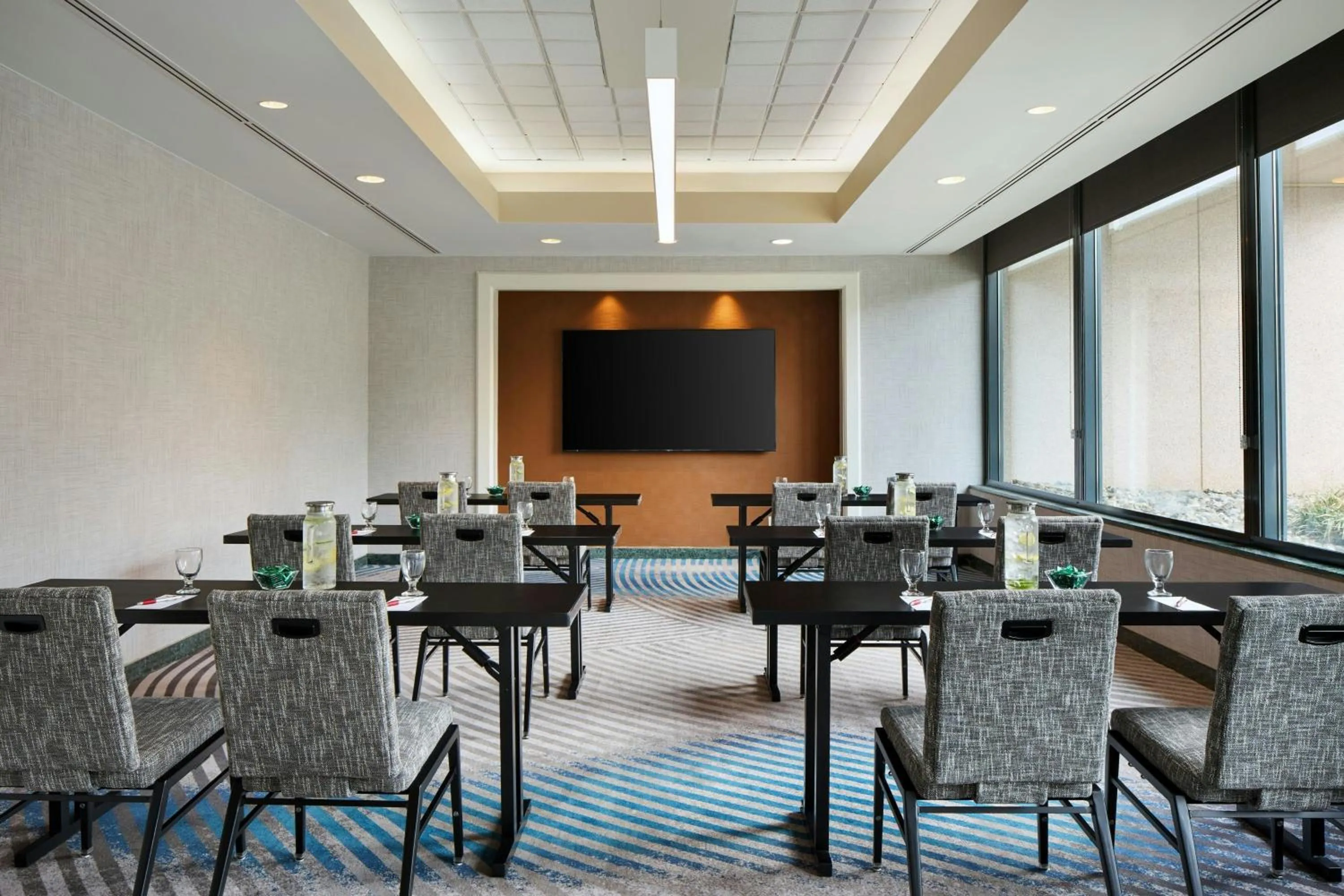 Meeting/conference room in Washington Dulles Marriott Suites