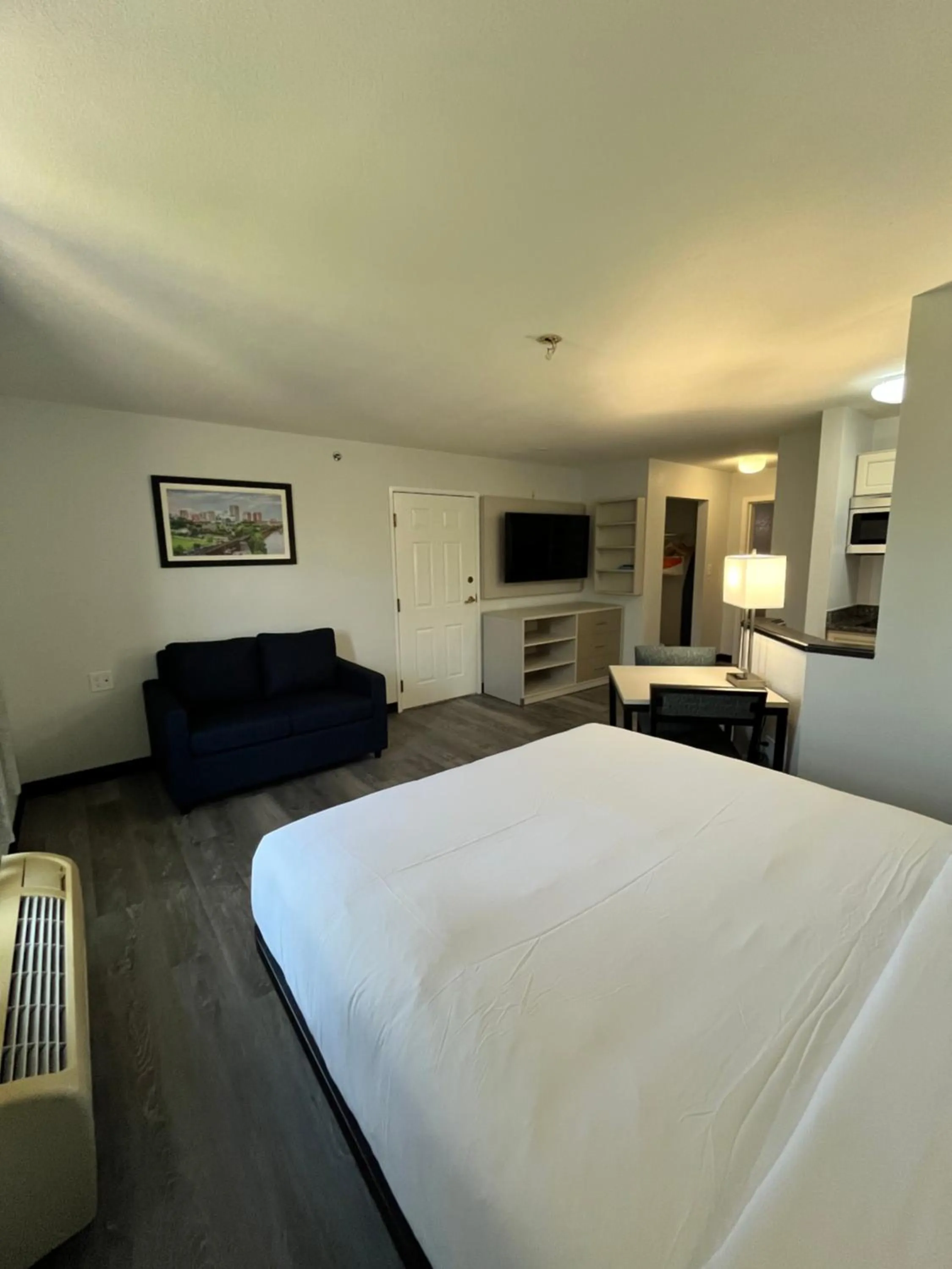 Bedroom, Bed in MainStay Suites Sterling near Dulles Town Center