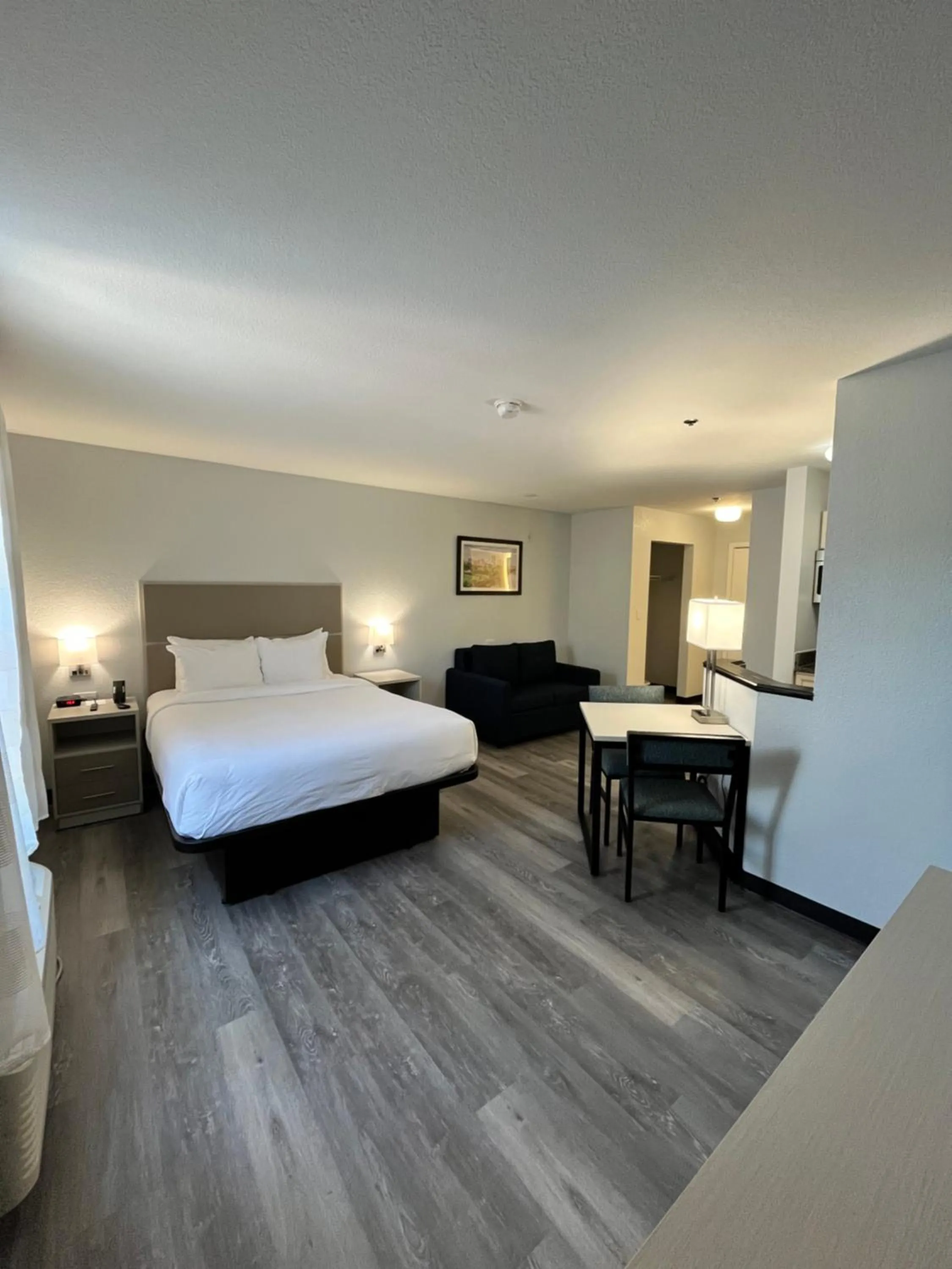 Bedroom, Bed in MainStay Suites Sterling near Dulles Town Center