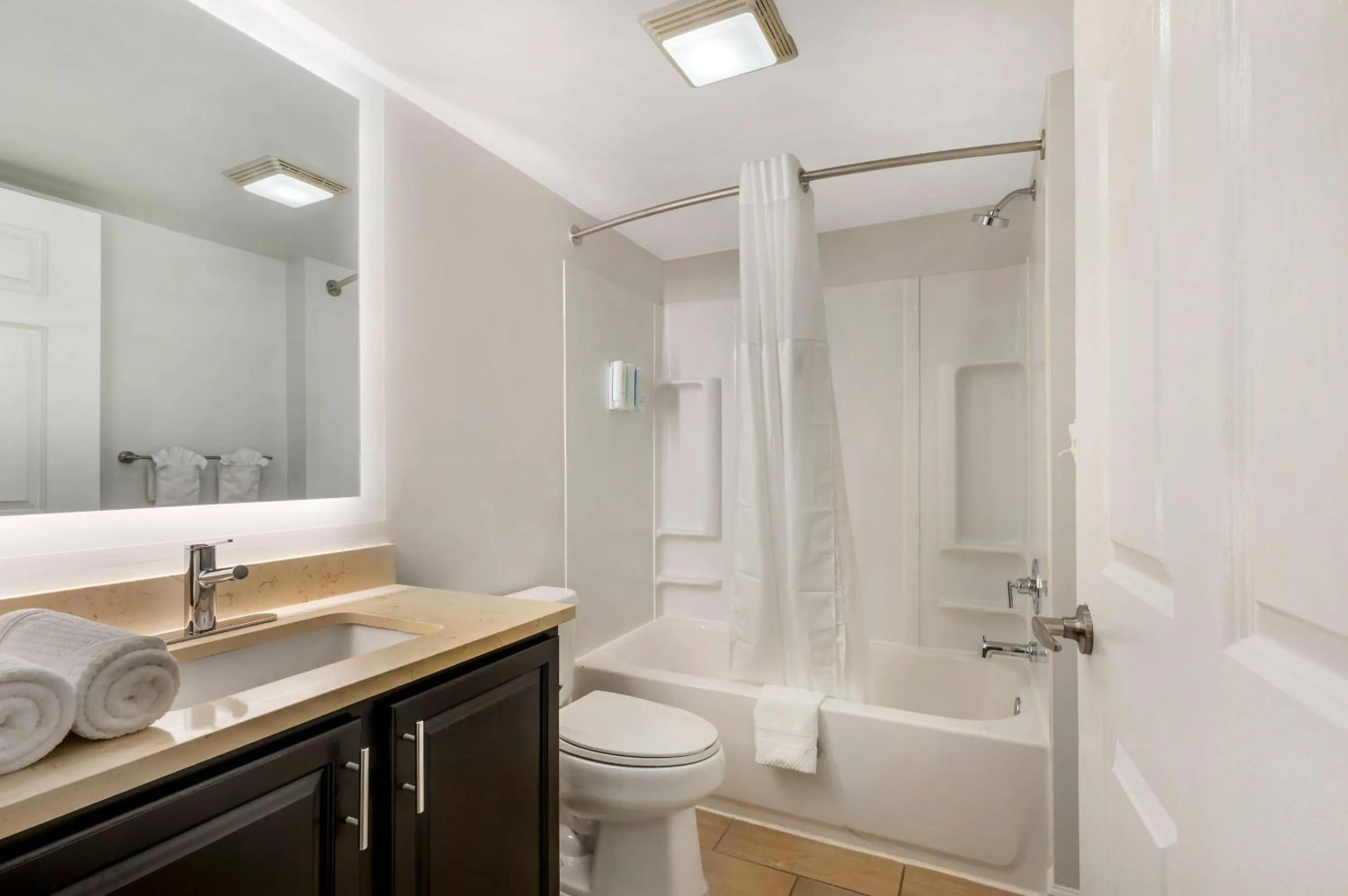 Bedroom in MainStay Suites Sterling near Dulles Town Center