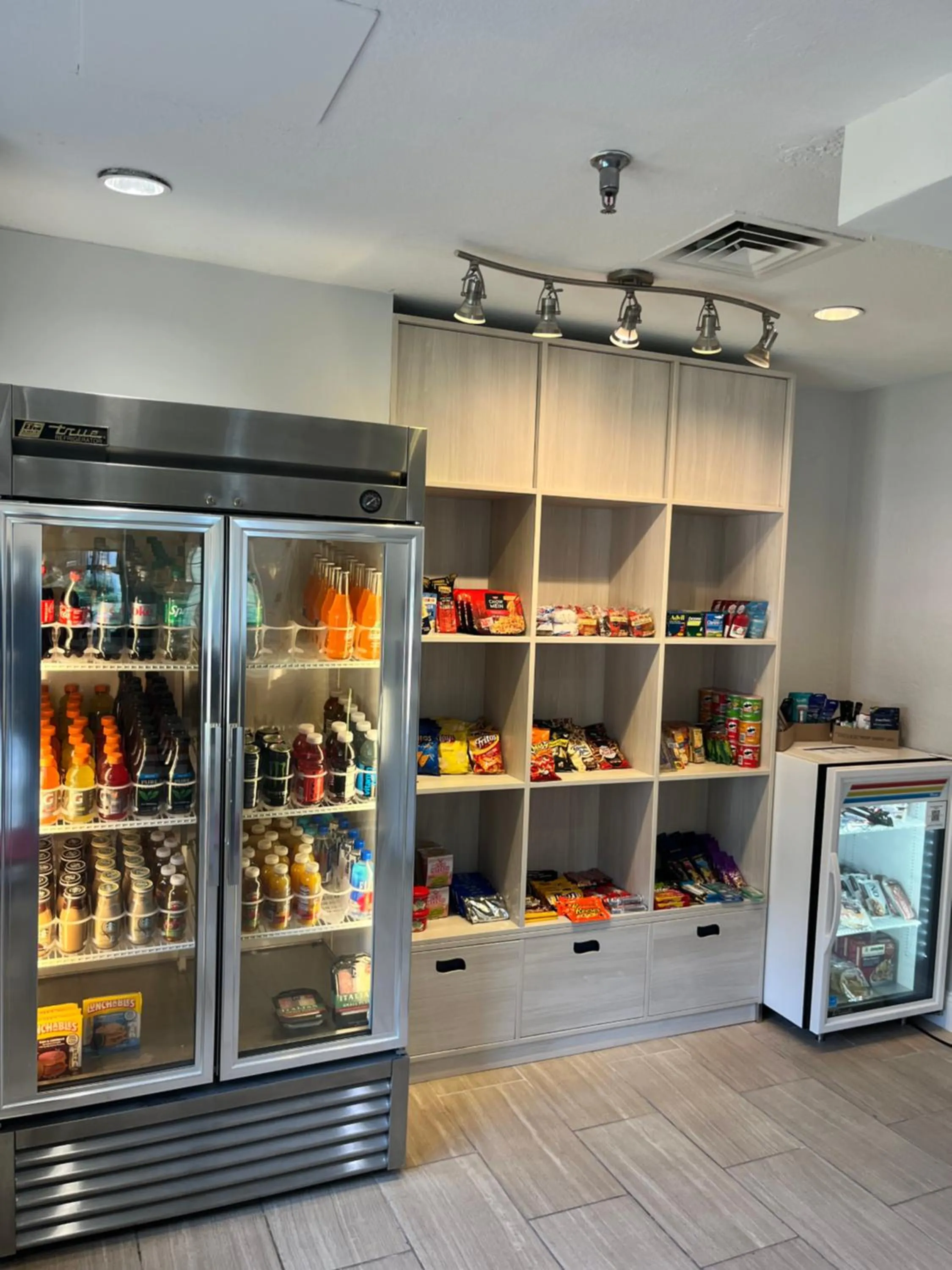 Food and drinks in MainStay Suites Sterling near Dulles Town Center