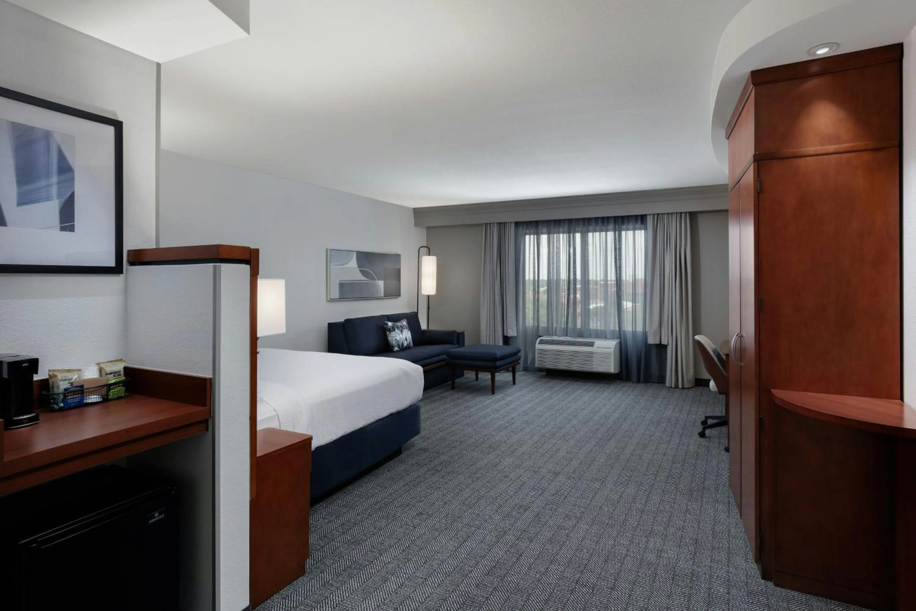 Photo of the whole room, Bed in Courtyard by Marriott Wichita at Old Town