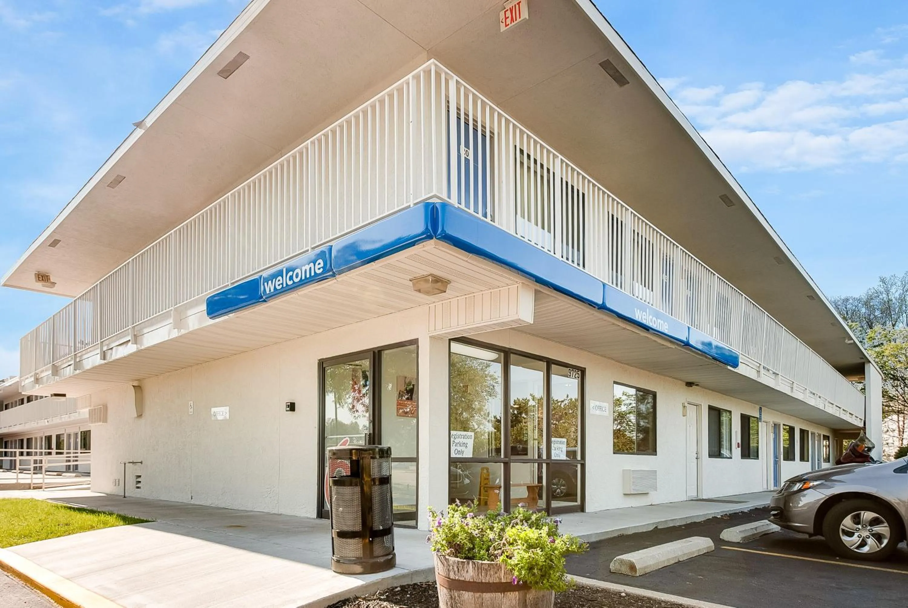 Facade/entrance in Motel 6-Lenexa, KS - Kansas City Southwest
