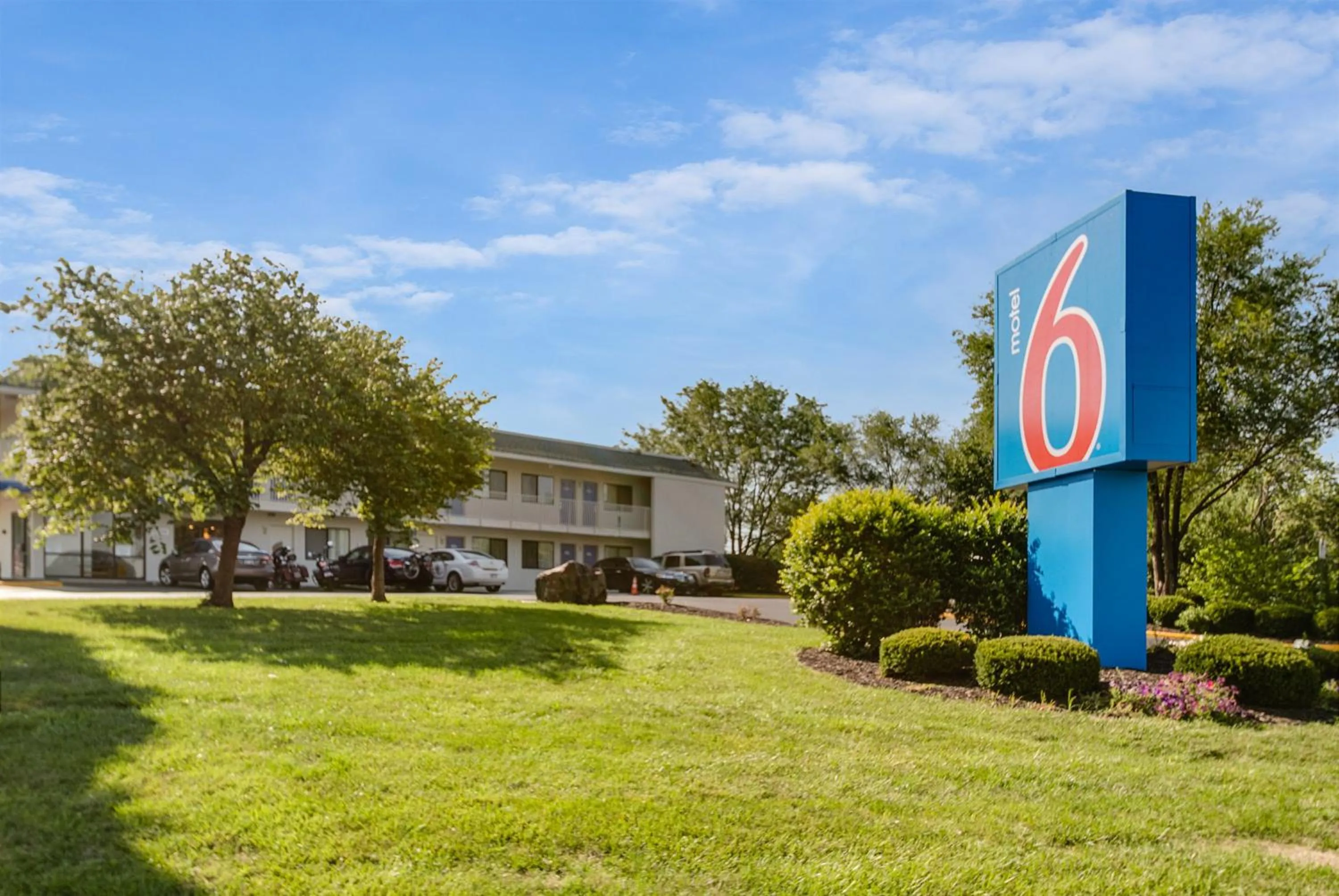 Facade/entrance in Motel 6-Lenexa, KS - Kansas City Southwest
