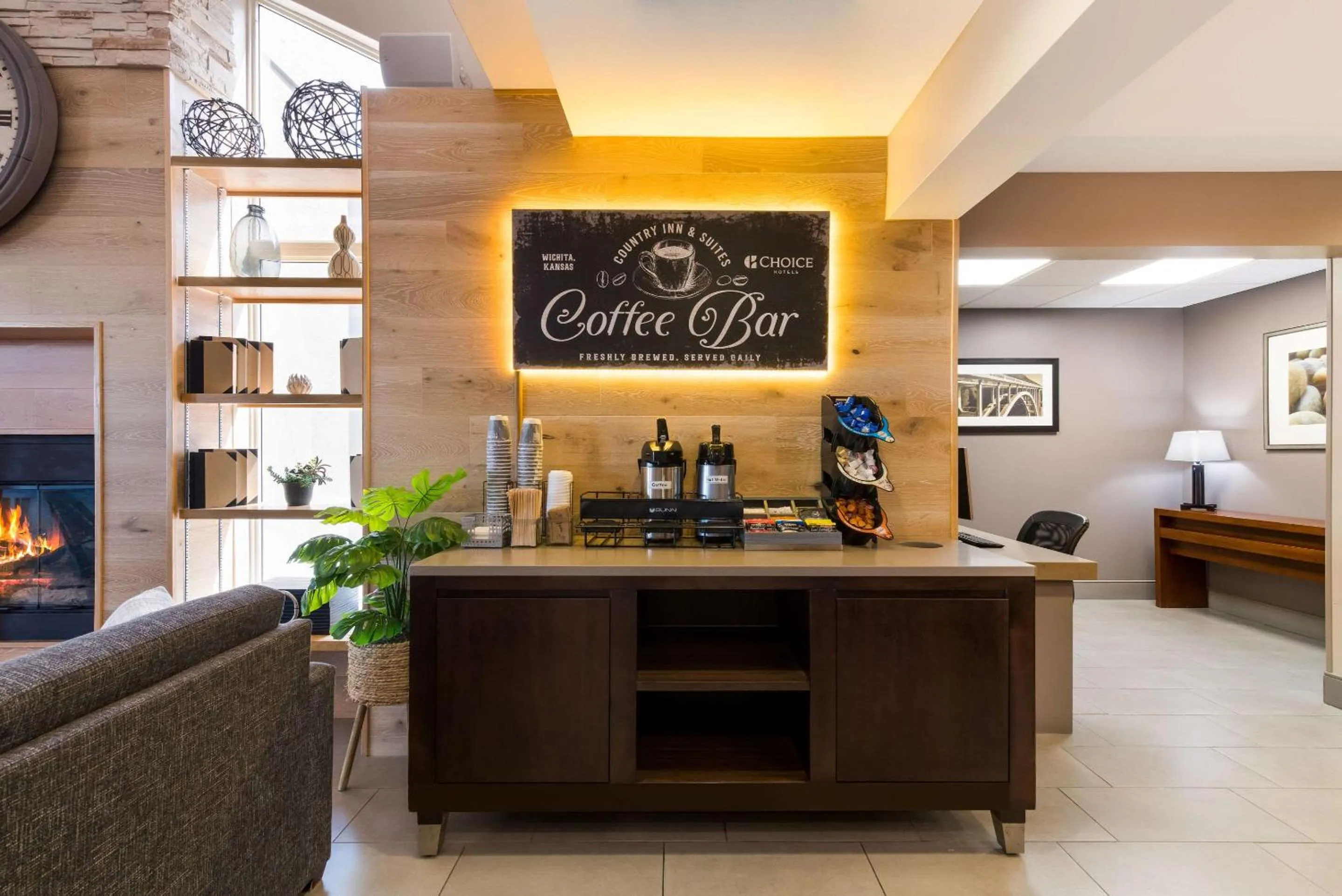 Lobby or reception in Country Inn & Suites by Radisson, Wichita East, KS