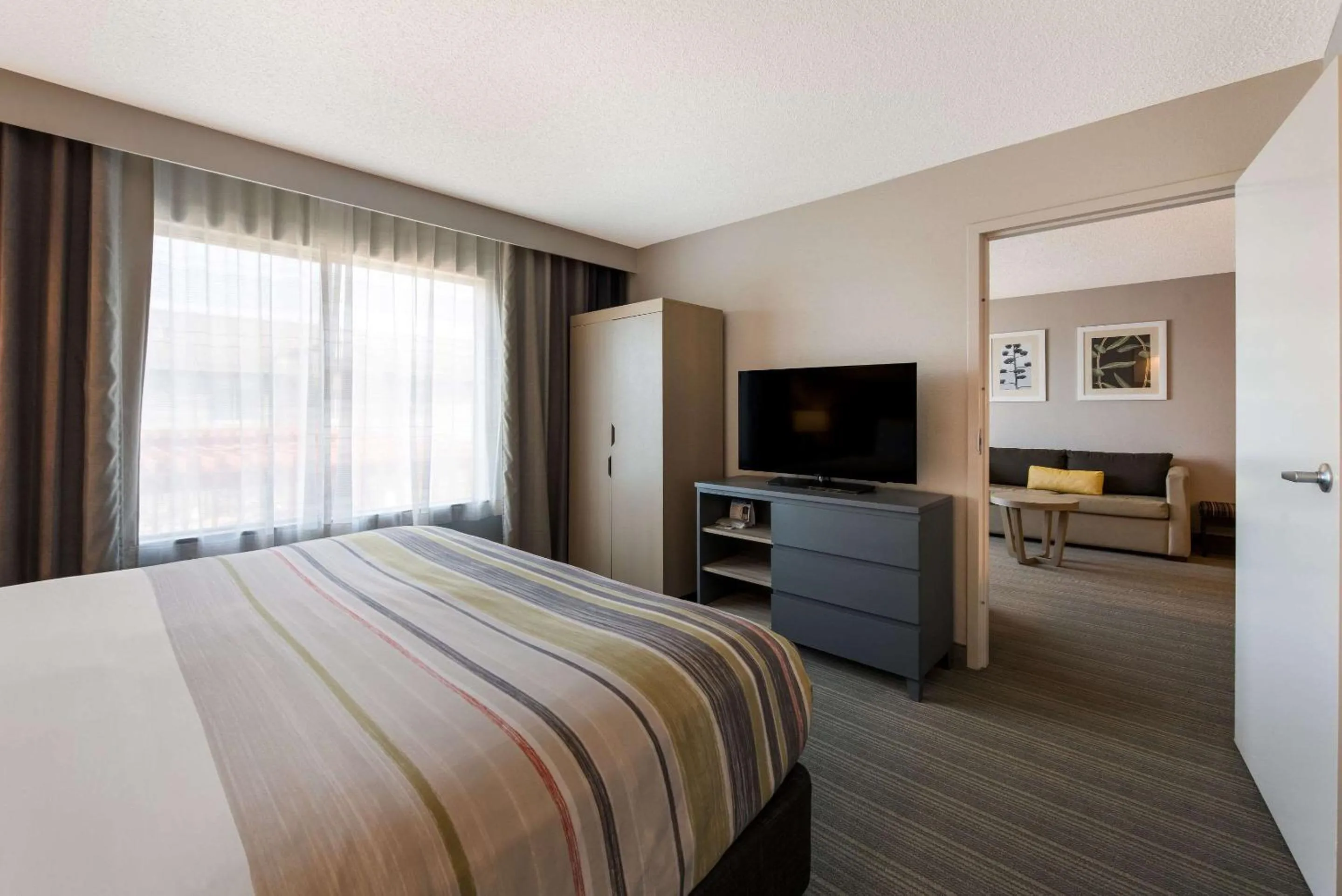 Bedroom, Bed in Country Inn & Suites by Radisson, Wichita East, KS