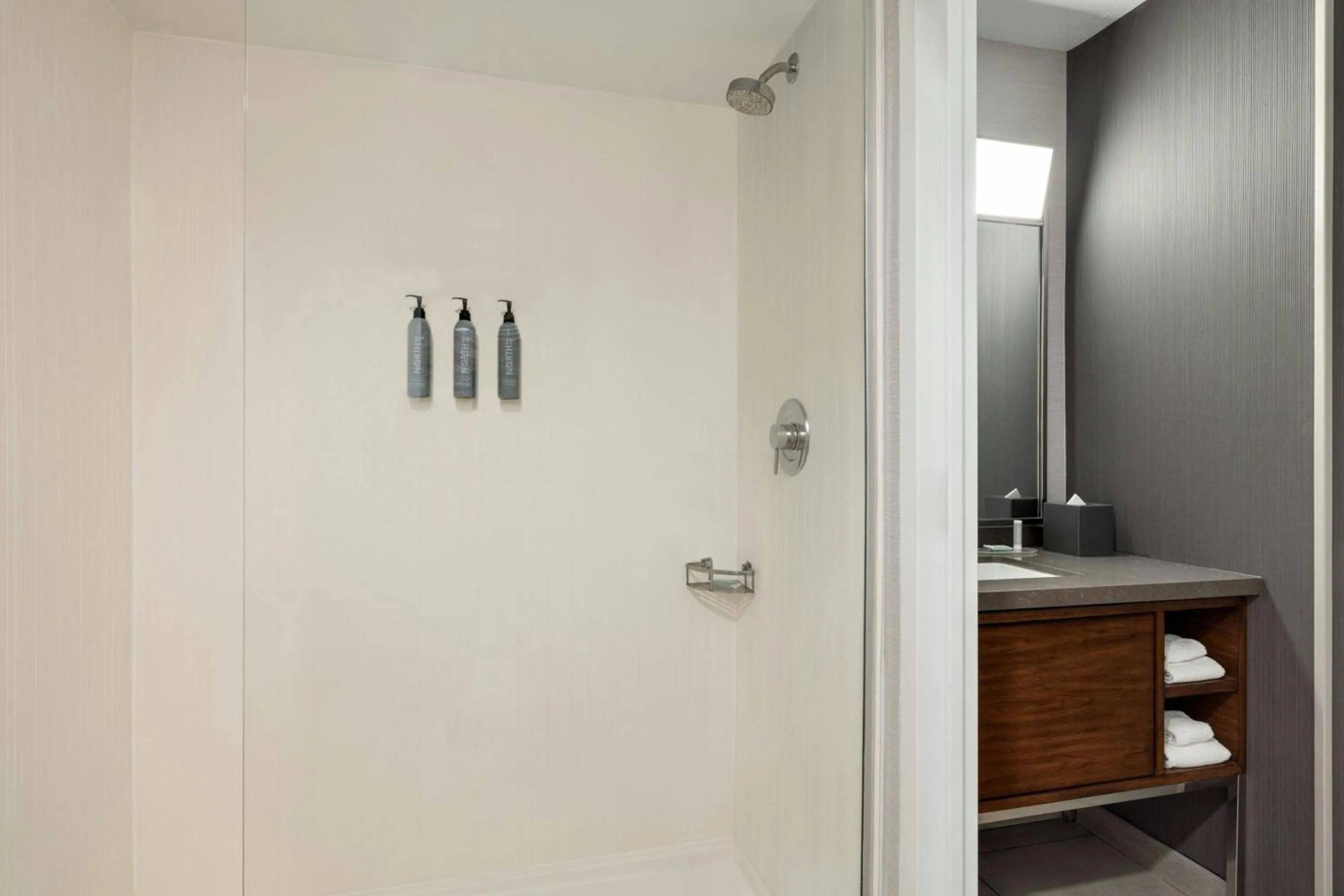 Bathroom in Courtyard Wilmington Brandywine