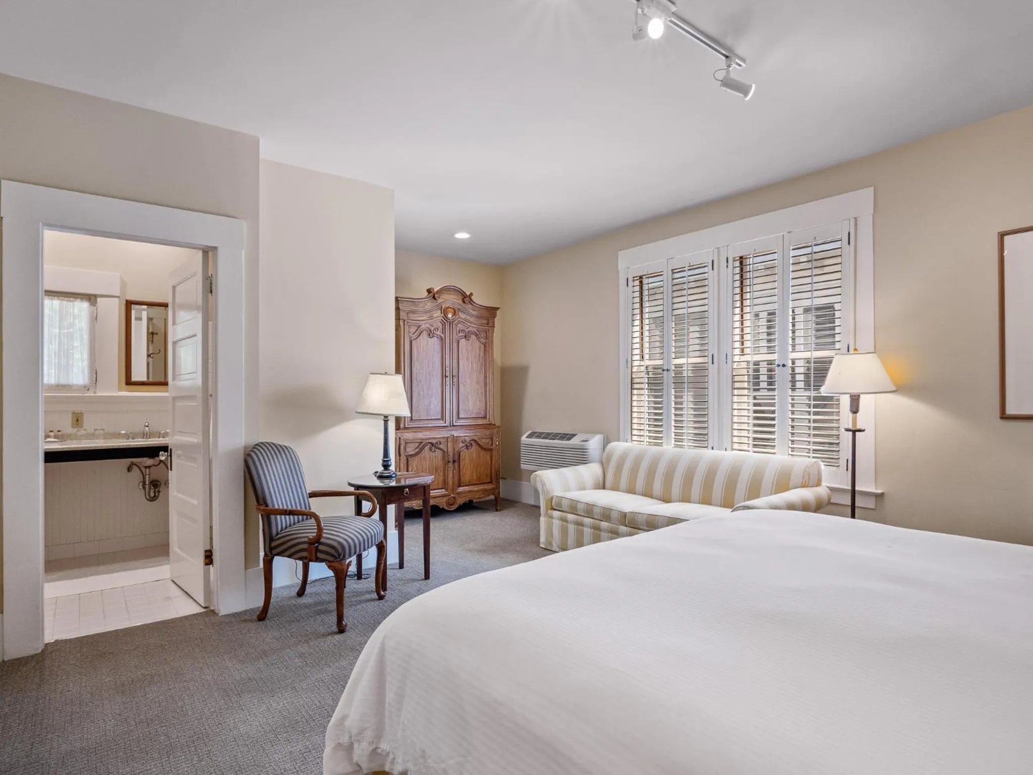 Bed in The Upham Hotel