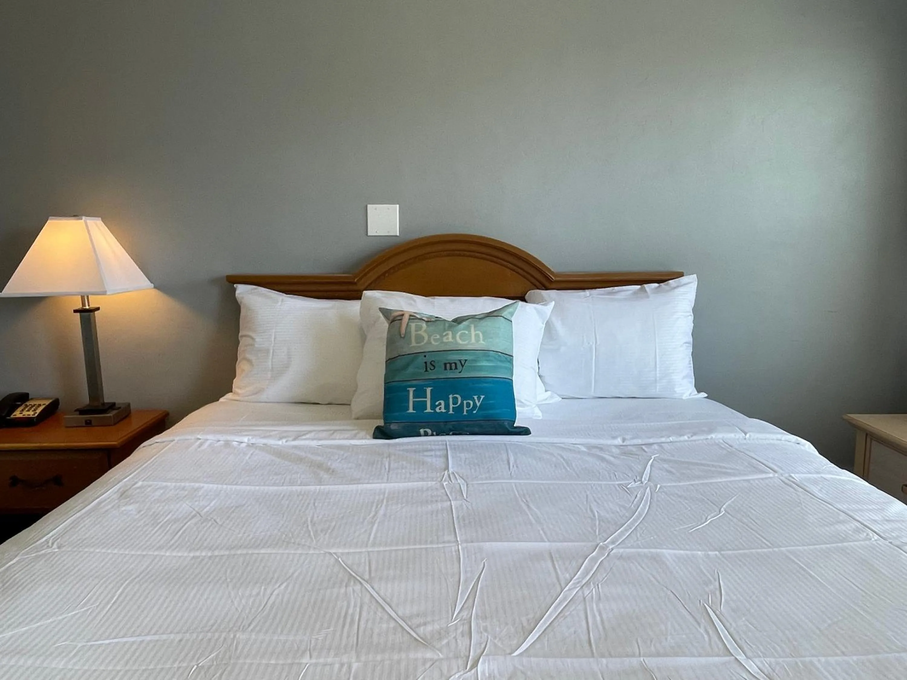 Bed in The Palomar Inn