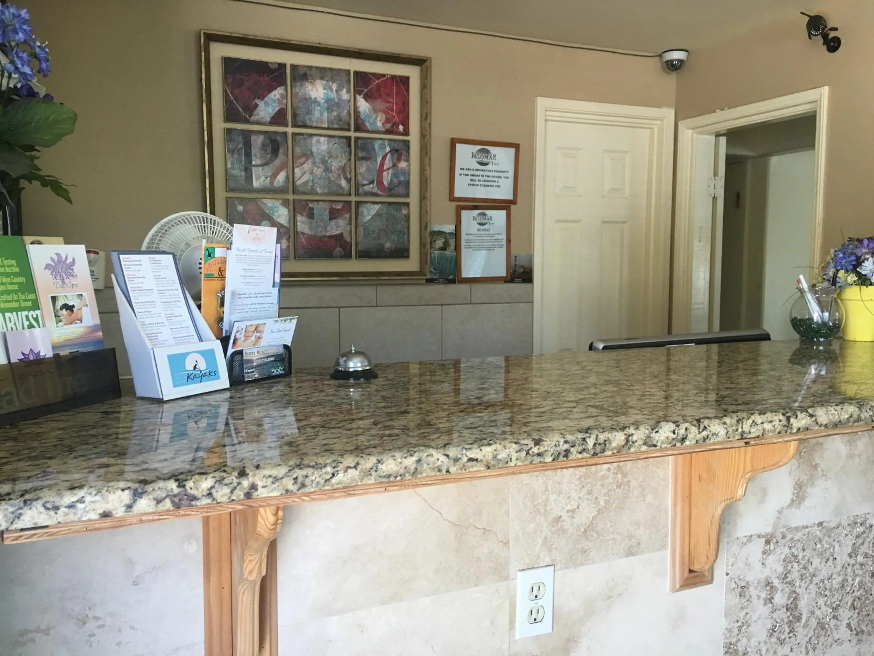 Lobby or reception in The Palomar Inn