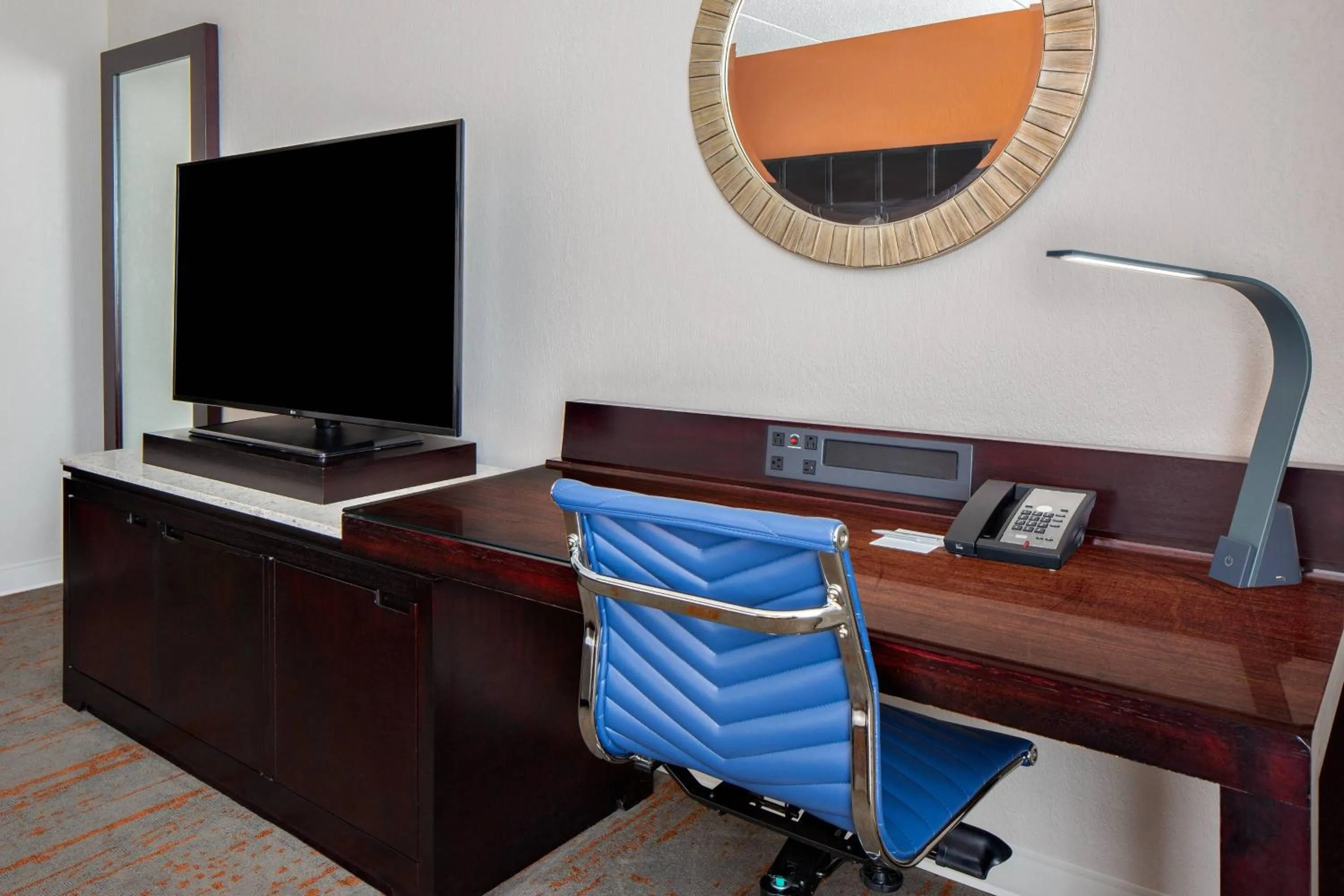 Photo of the whole room in Renaissance Indianapolis North Hotel