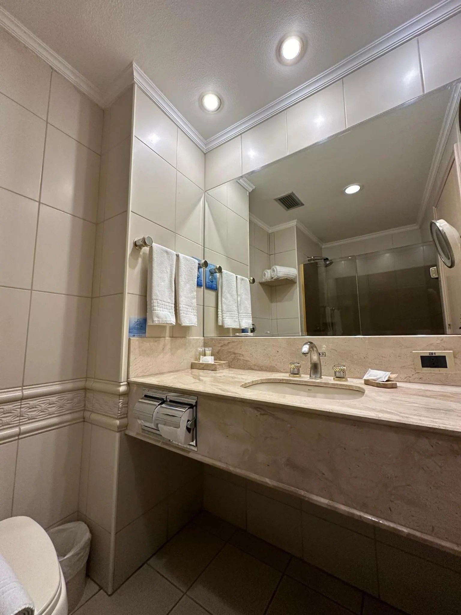 Bathroom in Hotel Saint Paul