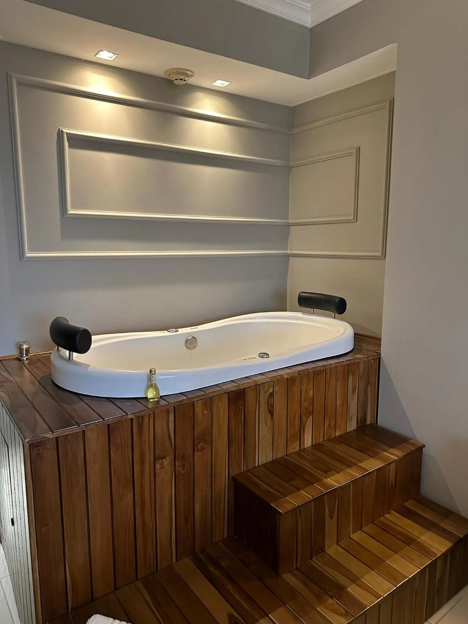 Bath in Hotel Saint Paul