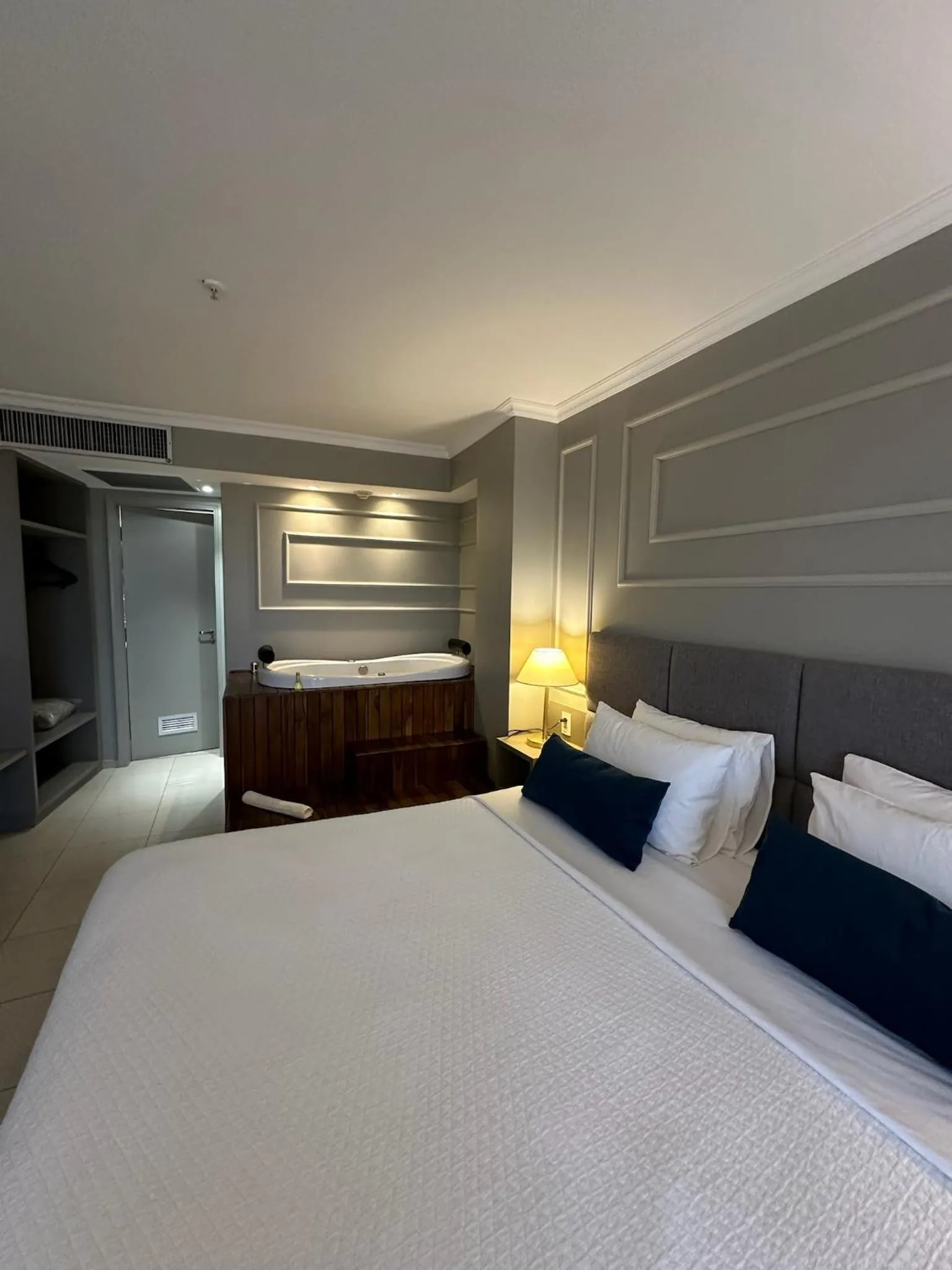 Bed in Hotel Saint Paul