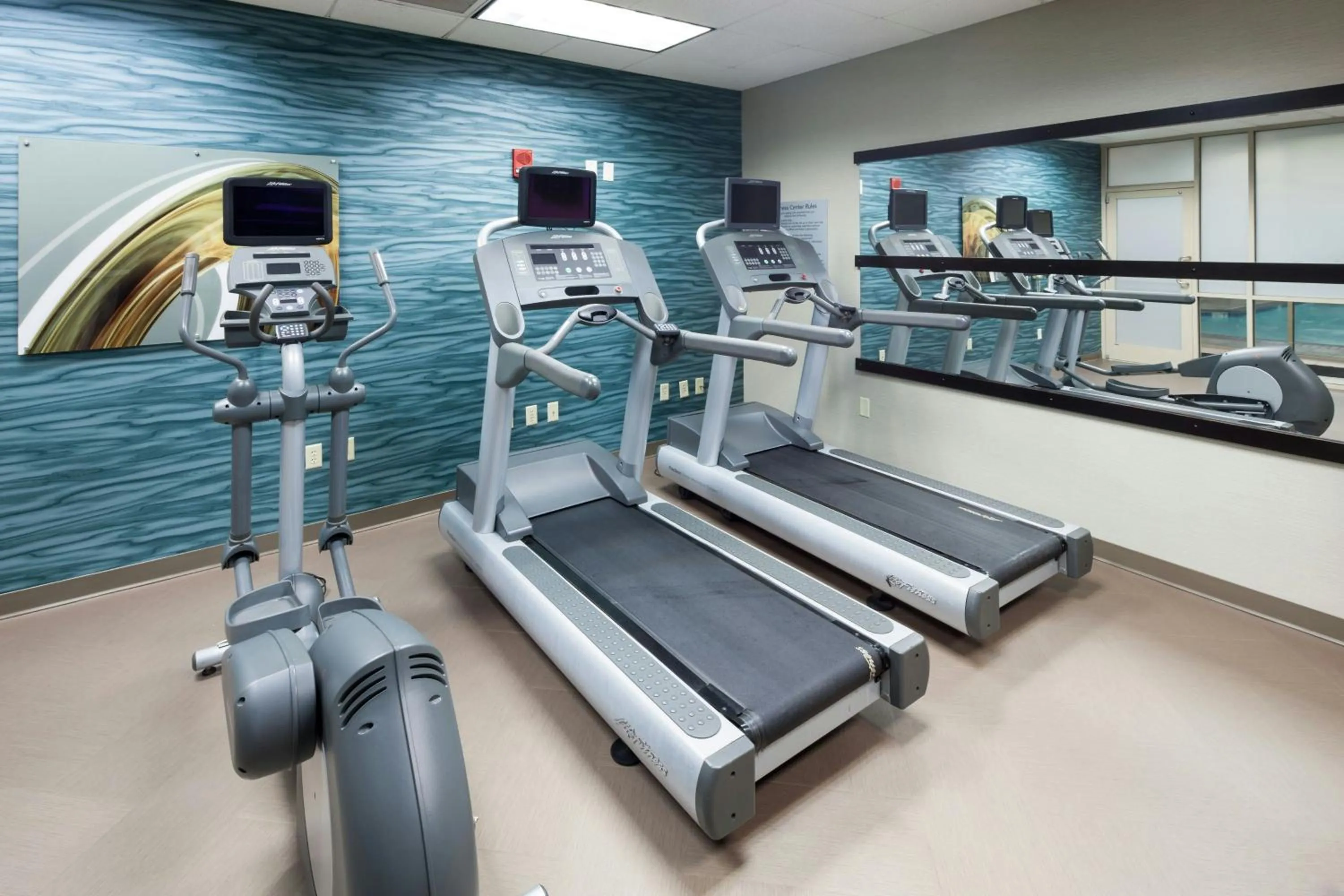 Fitness centre/facilities in Courtyard by Marriott Carolina Beach Oceanfront