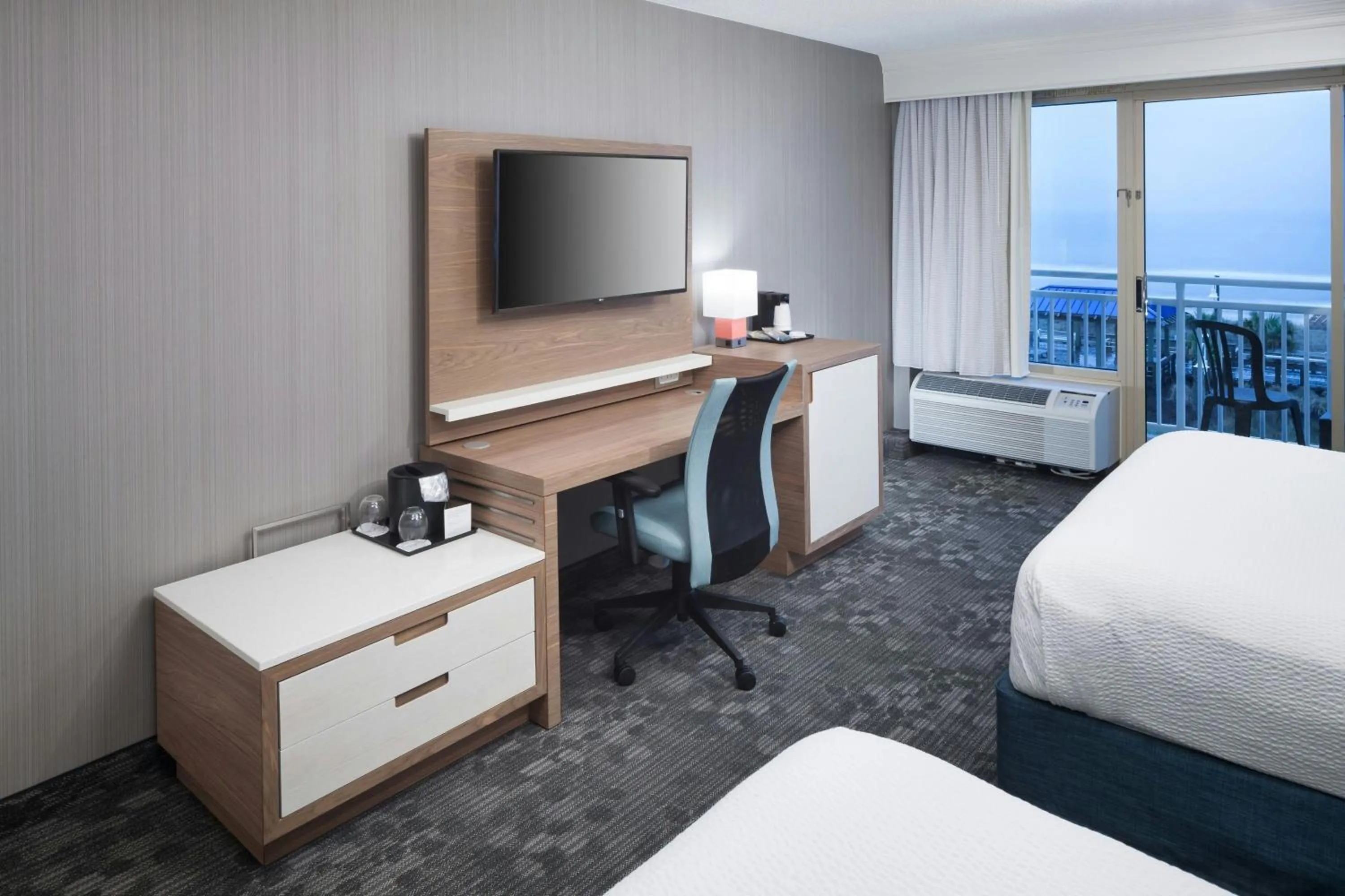 Bedroom, Bed in Courtyard by Marriott Carolina Beach Oceanfront