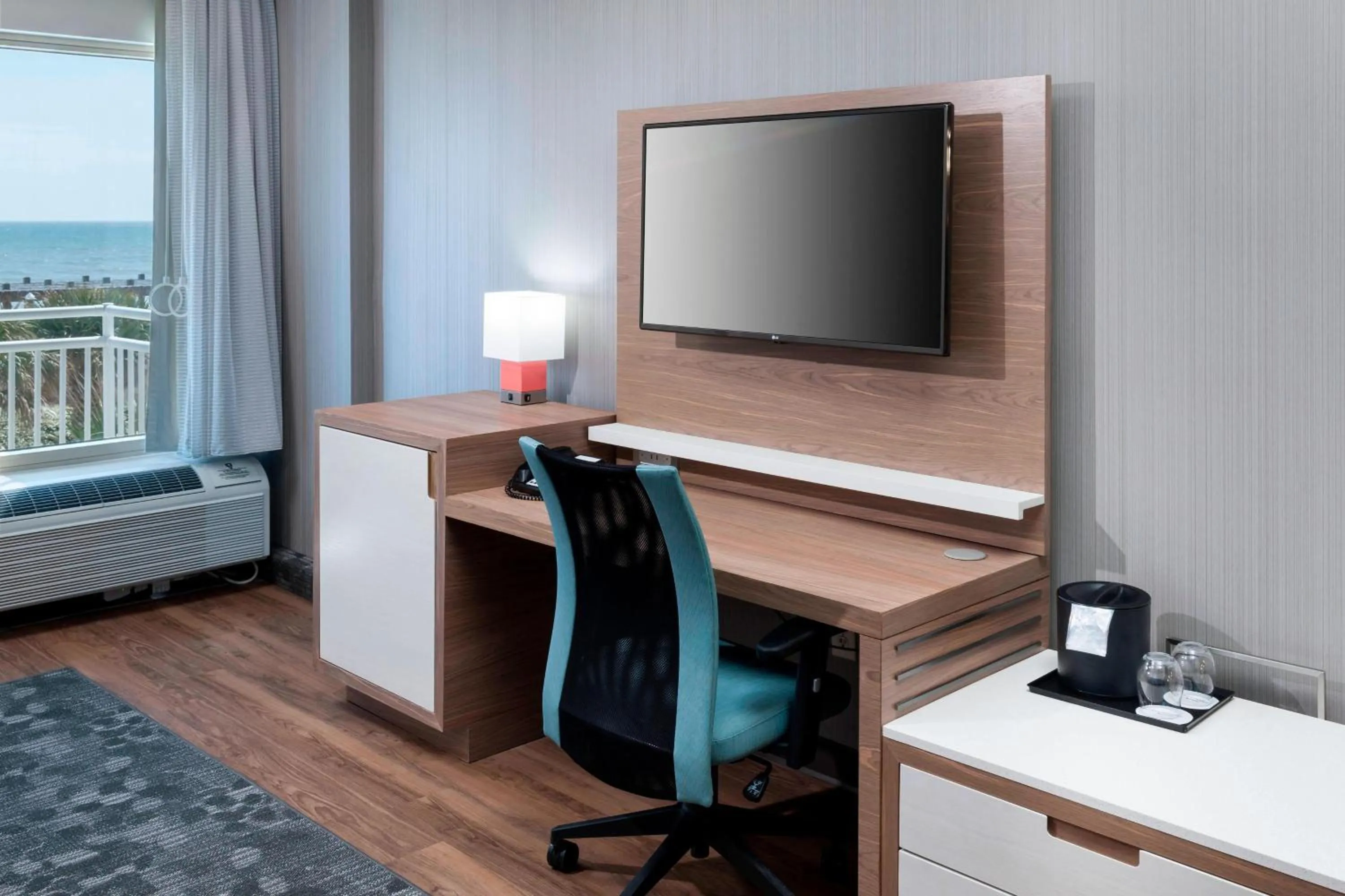 Bedroom in Courtyard by Marriott Carolina Beach Oceanfront